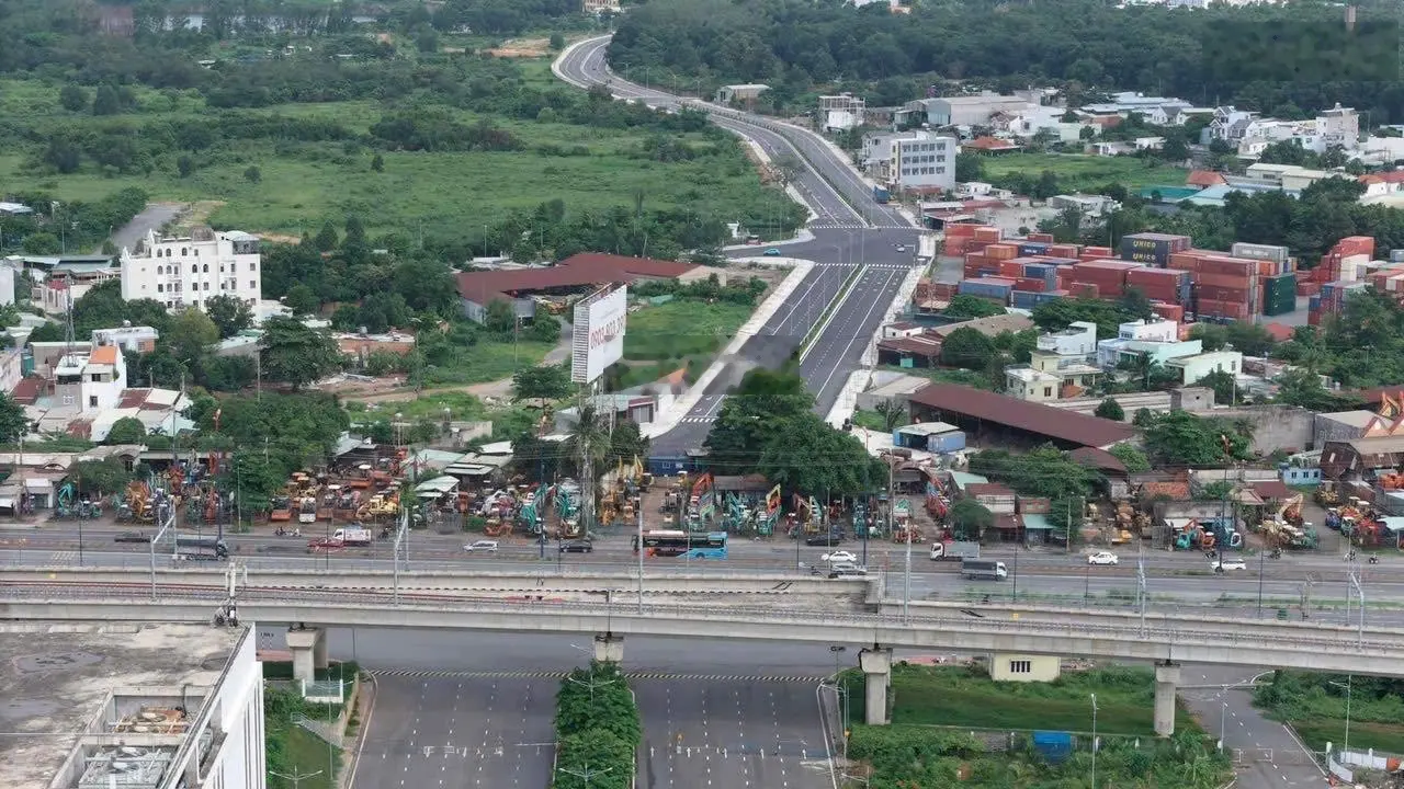 Chủ bán gấp 3 lô đất cách MT Thống Nhất (đường trục chính Đông Tây)15m,sát BXMD mới ngay làng ĐHQG