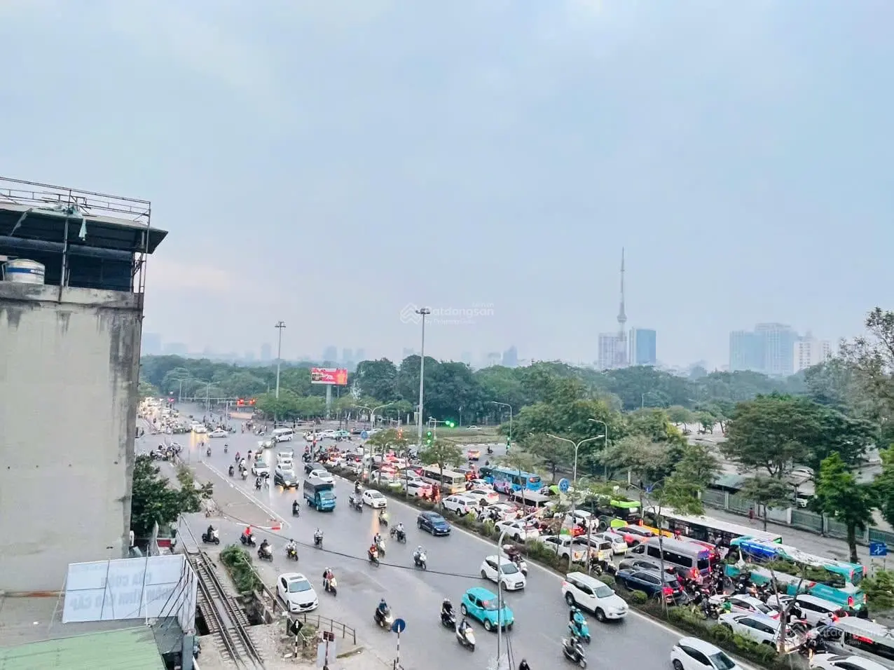 Bán nhà mặt đường Giải Phóng, gara ô tô, kinh doanh. 5 tầng, 15.4 tỷ