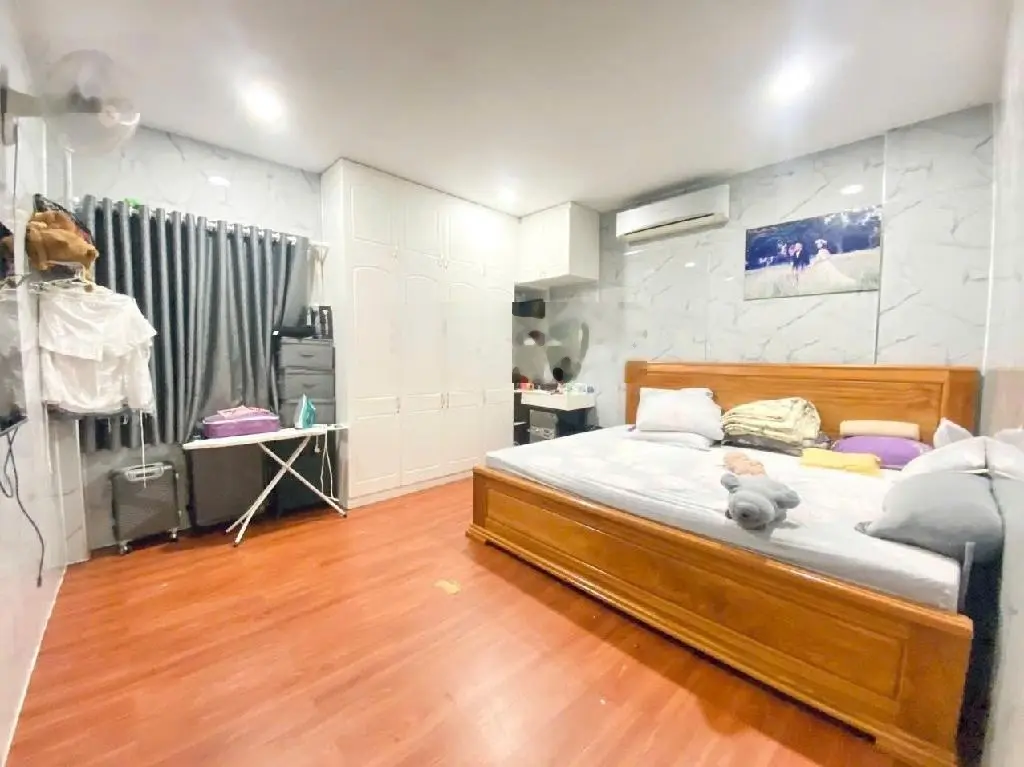 Hẻm 8m thông, 4.5x28m, 17 tỷ, đường Lý Thường Kiệt, Tân Bình.