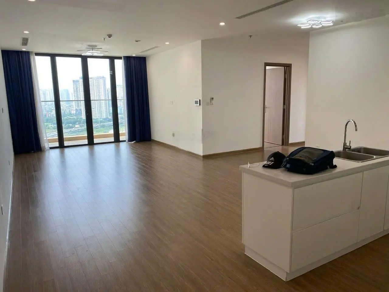 Bán căn góc 06, tầng 2x, 155m2, 4 ngủ, view hồ, toà S2 Vinhomes Skylake Phạm Hùng. LH 0974 629 ***