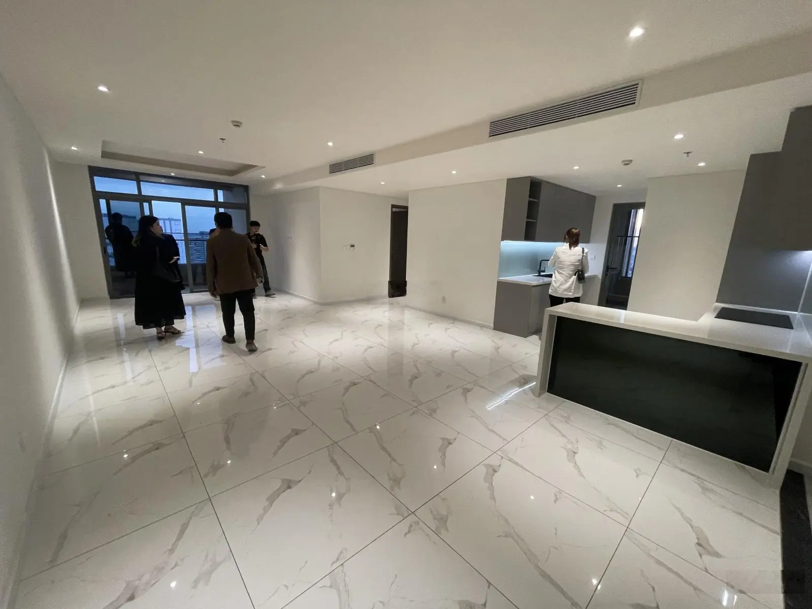 Bán căn hộ 3 phòng ngủ 135m2 khan hiếm - giá tốt - nhiều tiện ích tại đường trần hưng đạo