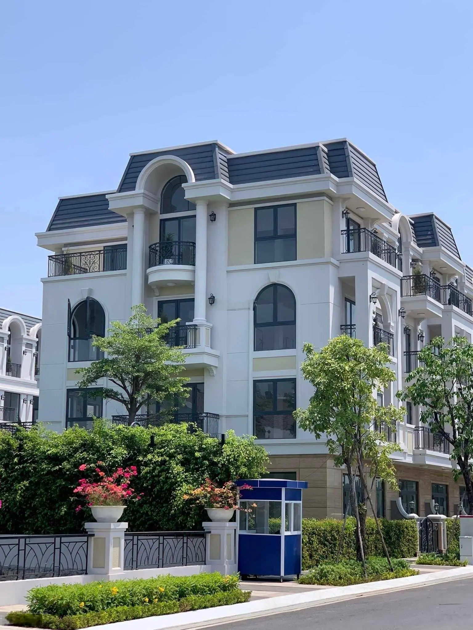Giá gốc CĐT chiết khấu 2,7tỷ - 6tỷ, Chỉ 15.5 tỷ/ căn đã có sổ hồng, nhận nhà. Pkd CĐT 0911 011 ***