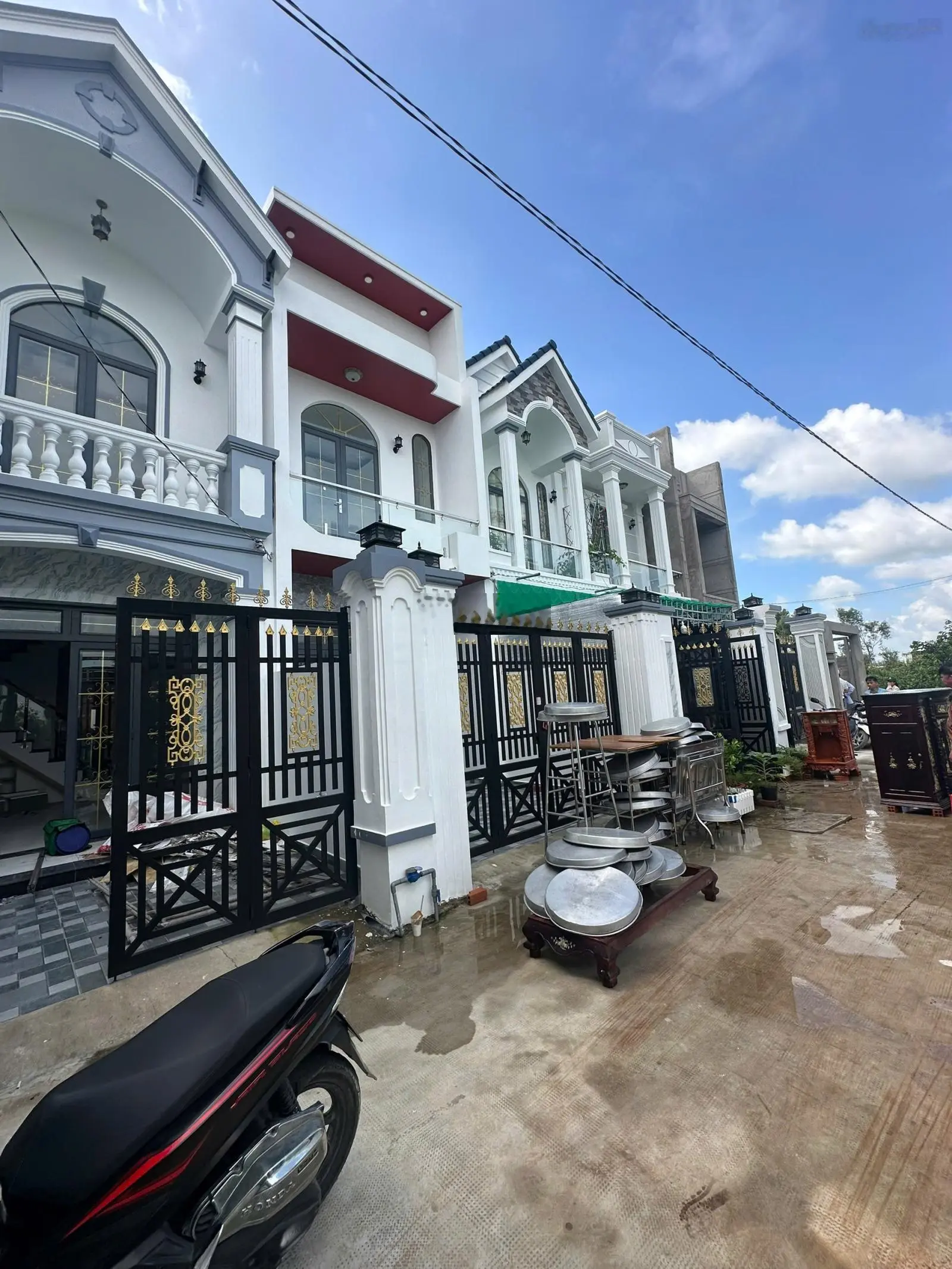 Chính chủ bán nhanh nhà 104m2 ngay chợ Hưng Long Bình Chánh