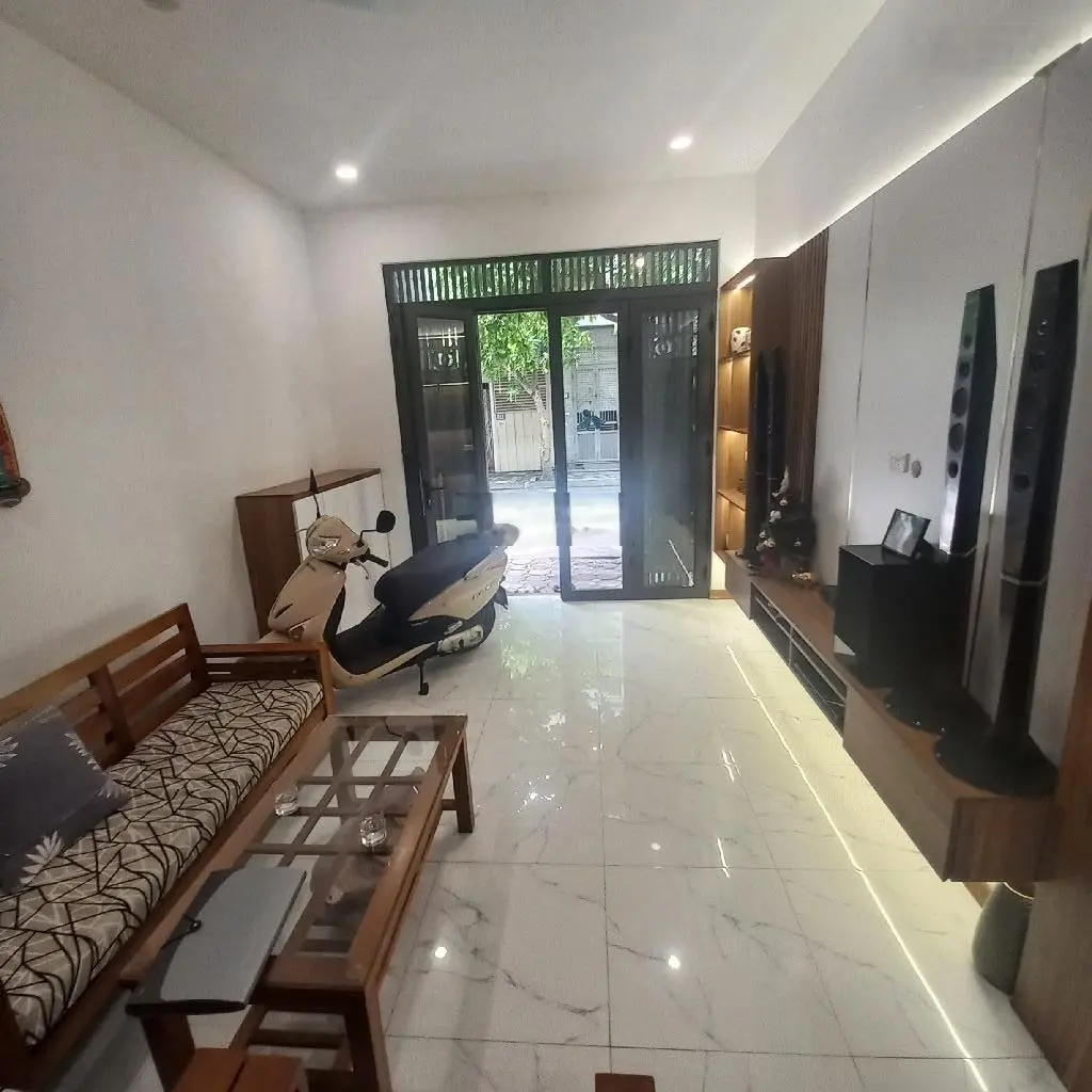 Nhà đẹp - phân lô vỉa hè - đường ôt tránh dừng đỗ - kinh doanh - trung tâm văn quán.