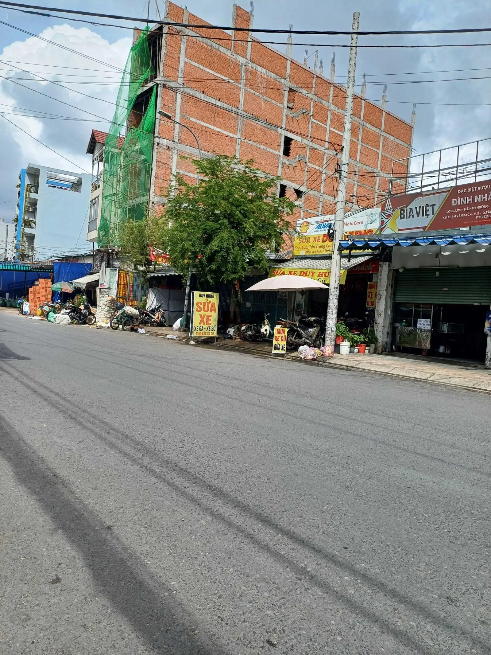 Cần bán nhà mặt tiền kinh doanh Phạm Văn Bạch vị trí đẹp
