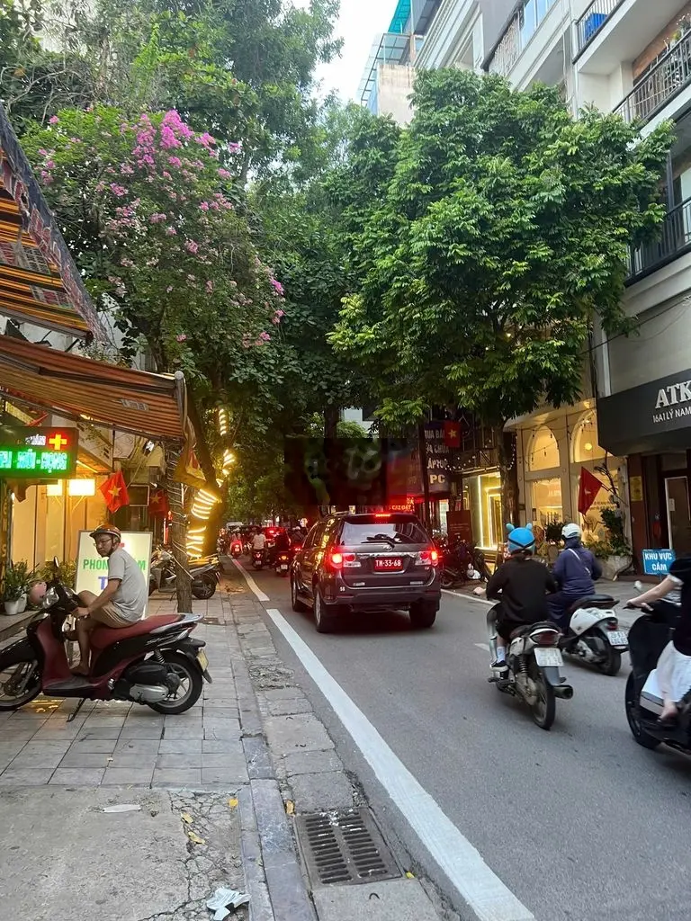 Bán nhà mặt phố Lý Nam Đế 129m2, mặt tiền đẹp, sổ đỏ vuông đẹp,44.5 tỷ