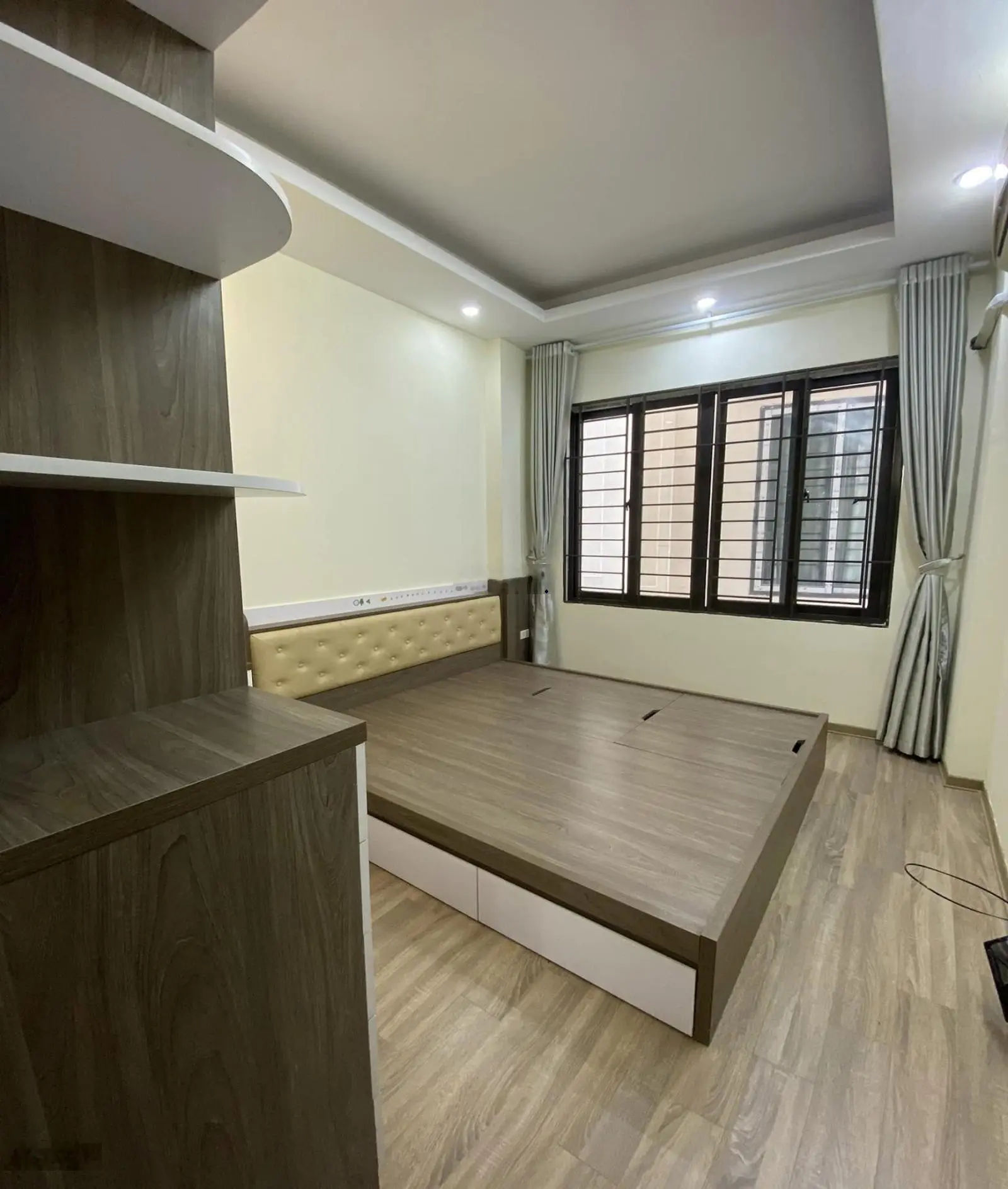Nhà ngõ 247 phố Định Công, 35m2, 5 tầng, 4 ngủ, giá nhỉnh 5 tỷ, SĐCC, ngõ 2,5m, oto gần