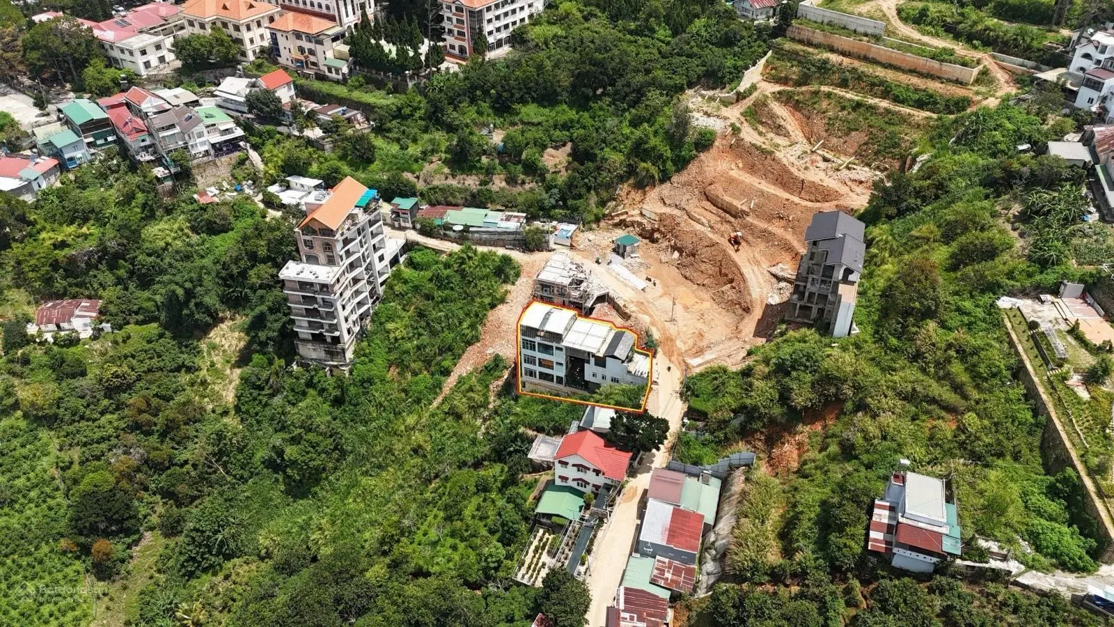 Cần bán nhà ở đã hoàn thiện đang khai thác khu vui chơi trẻ em