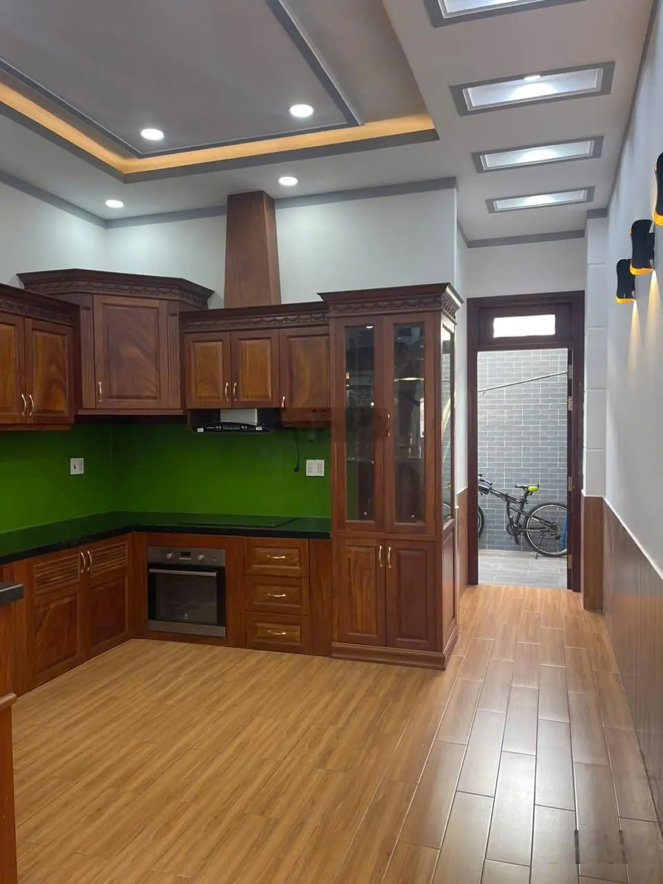 Bán nhà 1 trệt 3 lầu mặt tiền đường Trần Quang Khải, giá tốt 8 tỷ VND