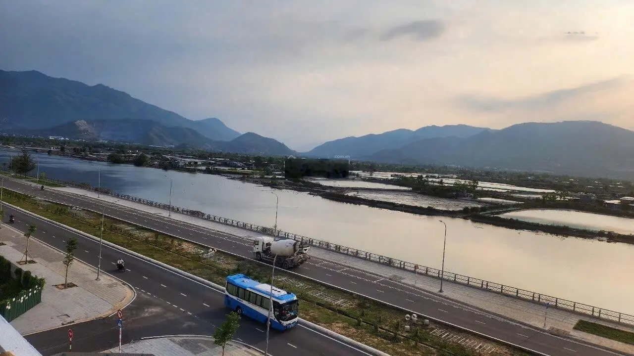 Em NGUYỆT NHA TRANG cần bán nhà khu đô thị Phước Long- Nha Trang.