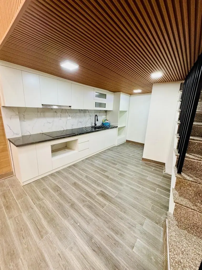 Bán nhà phố Thanh Nhàn - Hai Bà Trưng - ô tô 4 chỗ lùi cửa - 35m2 4 tầng chỉ hơn 5 tỷ còn bớt