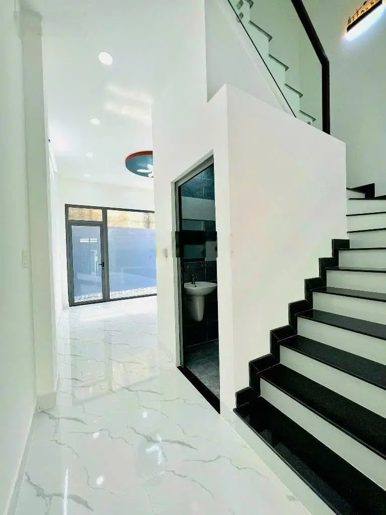 Cần bán gấp căn nhà đường Số 6, Phường Long Bình, 63m2 giá nhỉnh 5 tỷ