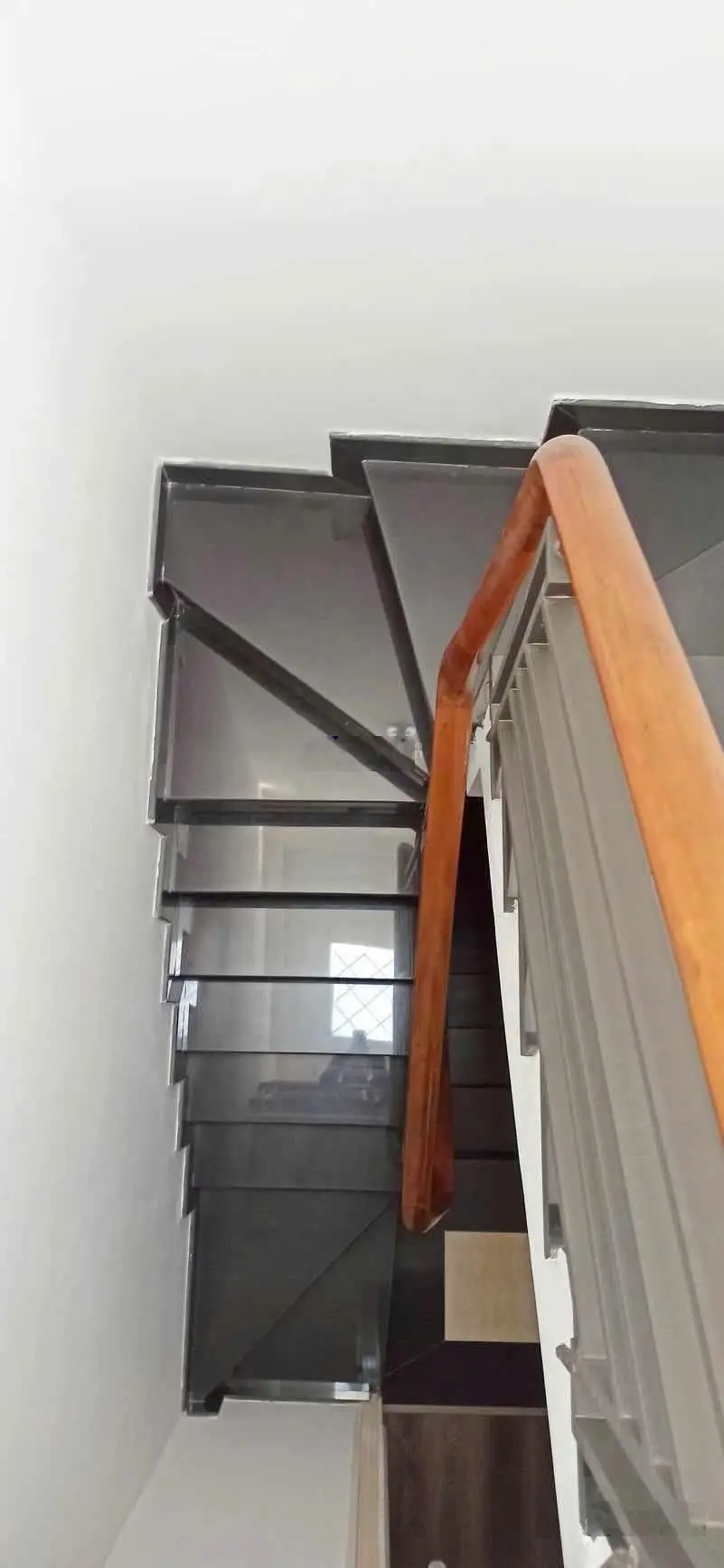 Bán nhà 4 tầng DT: 3,9x7,2m, TC 25m2. đường Trần Quang Diệu, Quận 3 full nội thất - giá 4,9 tỷ