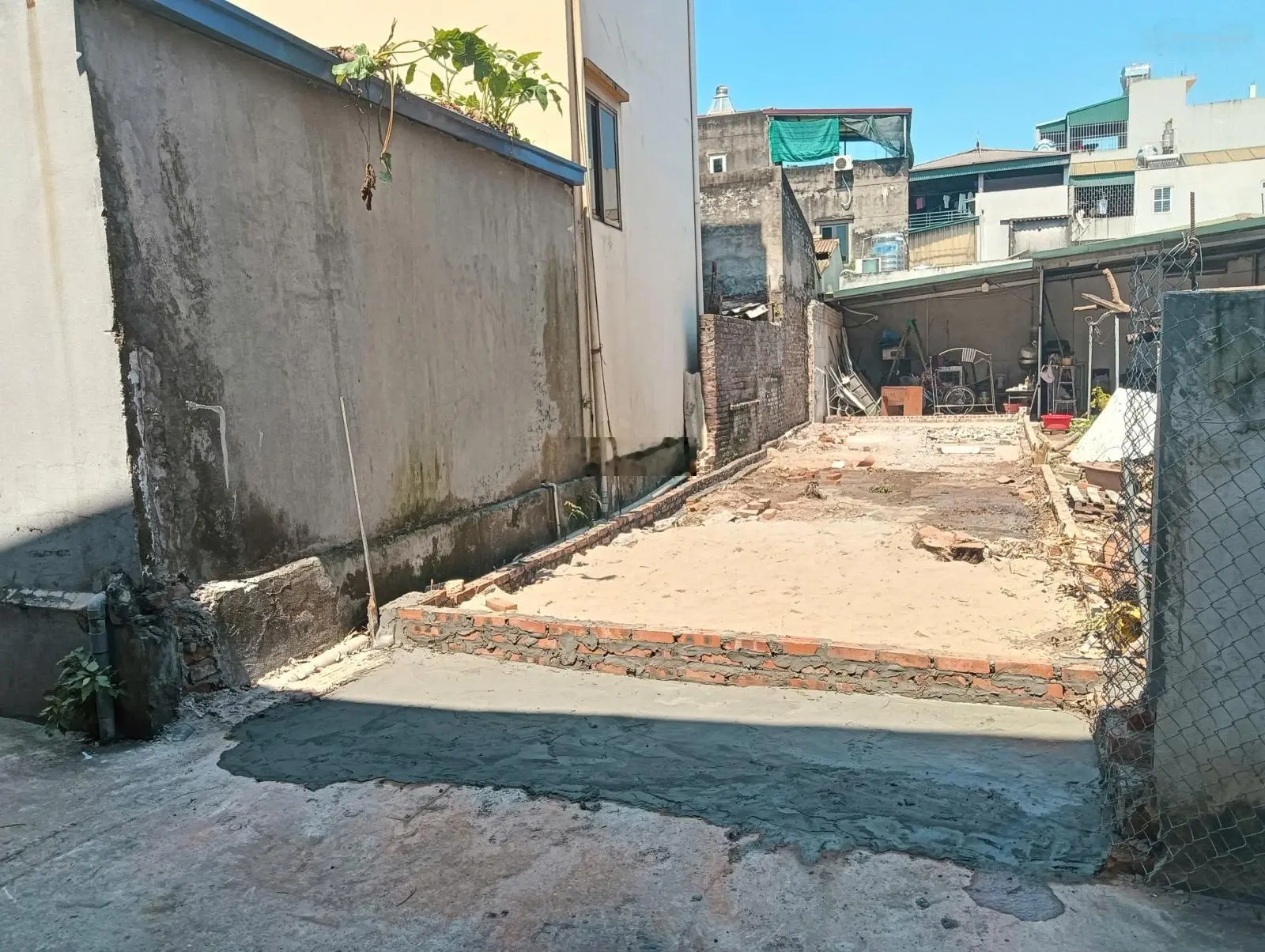 Bán nhanh 65m2 đất Du Nội - Mai Lâm. MT gần 4m, ô tô vào tận đất, cách 200m ra QL3. Giá đầu tư.
