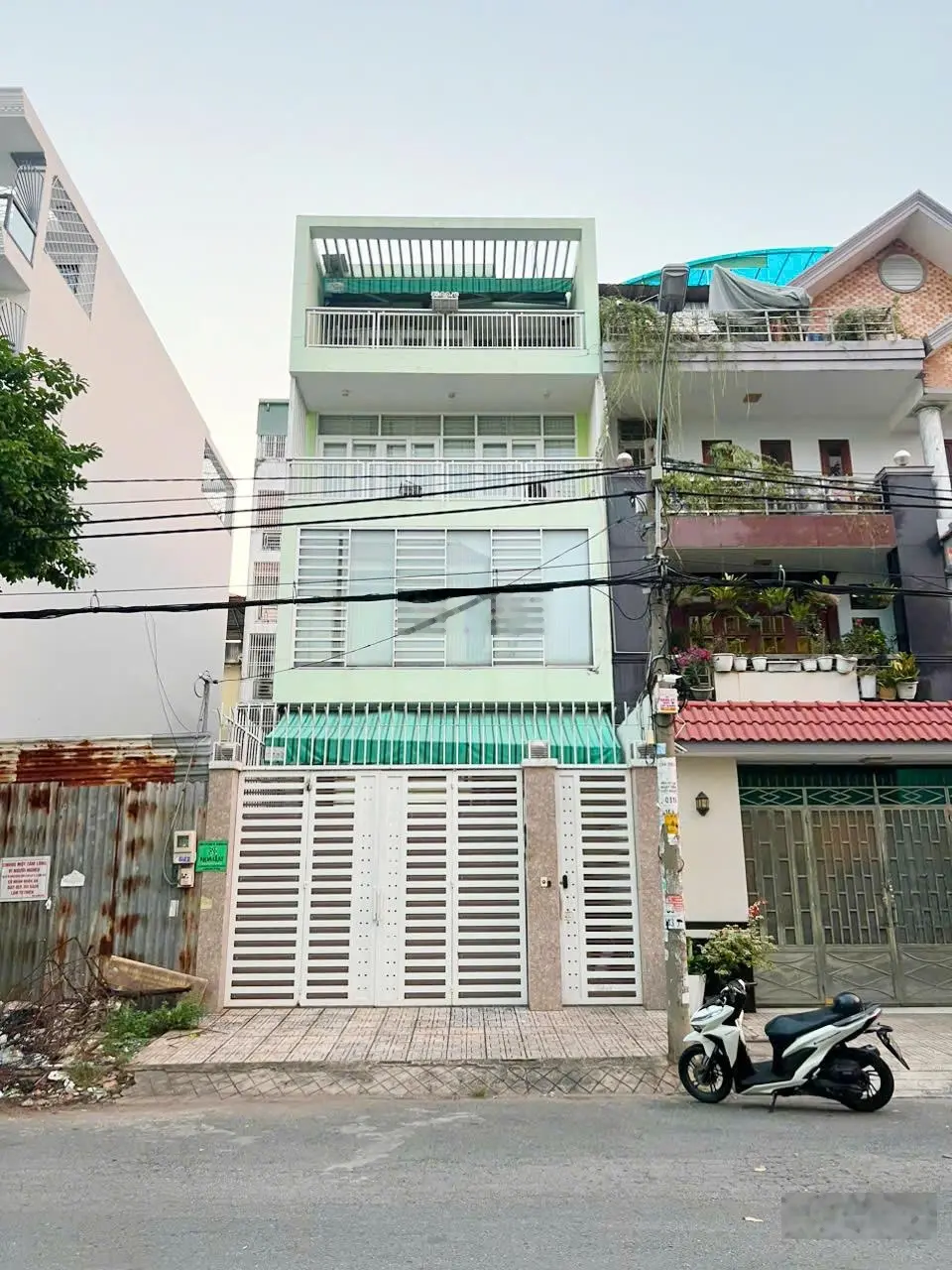 Bán nhà mặt phố khu Vành Đai Trong, Q. Bình Tân, giá siêu hời chỉ với 21,5 tỷ vnd, 138 m2