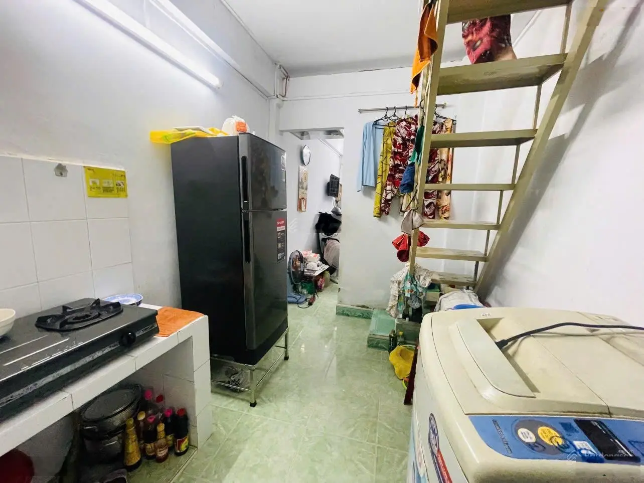 Nhà bán giá rẻ chỉ 2.1 tỷ, hẻm xe hơi hơn 3,5m, Q. Bình Thạnh giáp Quận 1