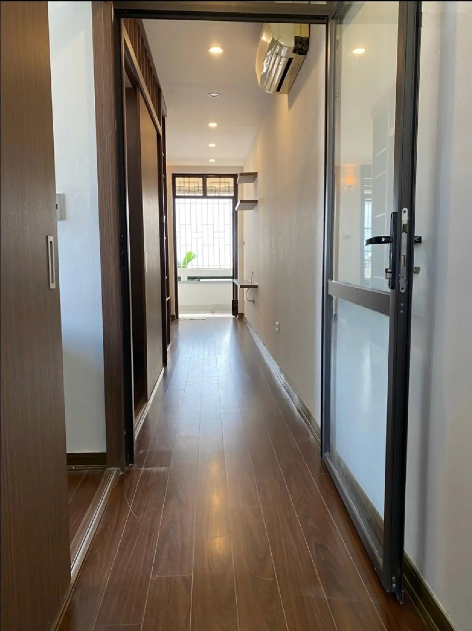 Bán căn hộ tập thể Cầu Giấy - 73m2 , 3pn , 2wc - giá 3,62 tỷ - còn mới, gần phố