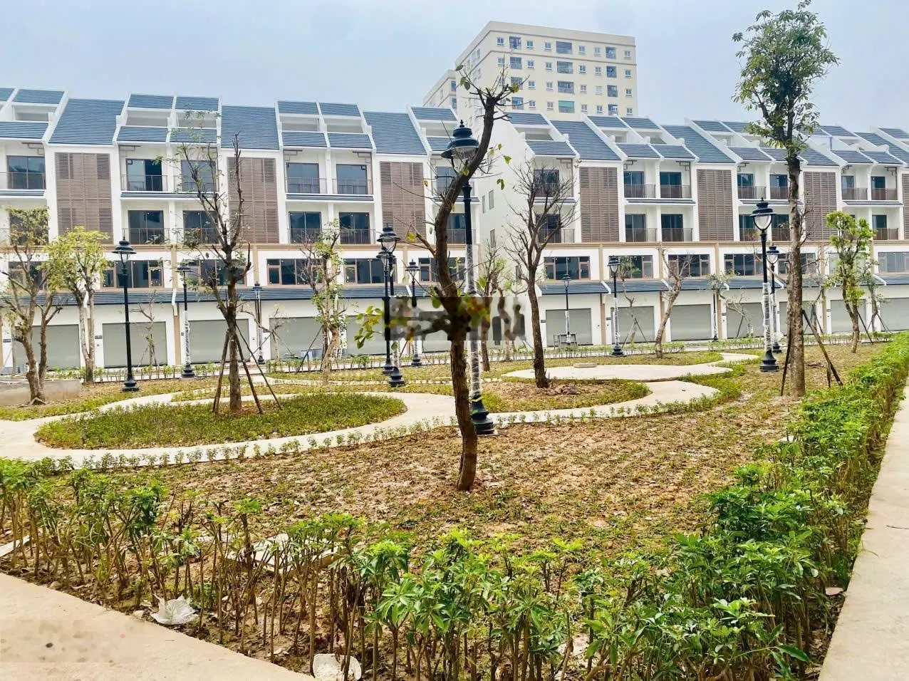 Cực hiếm, bán liền kề mặt đại lộ Bình Minh dự án Hinode Royal Park. DT 100m2, giá 31 tỷ. 0966761190