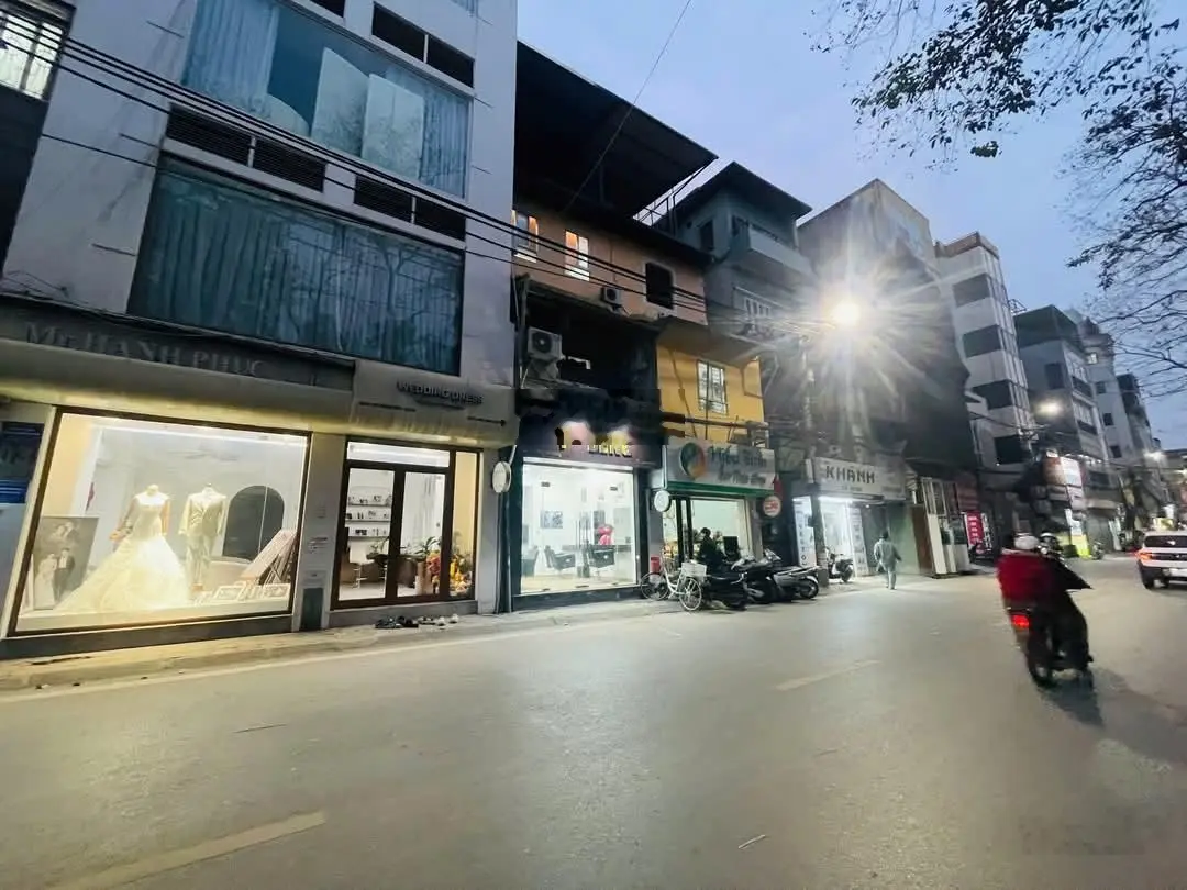 Trung tâm Đống Đa - kinh doanh siêu đỉnh - văn phòng cực vip - ô tô tránh - 2 vỉa hè