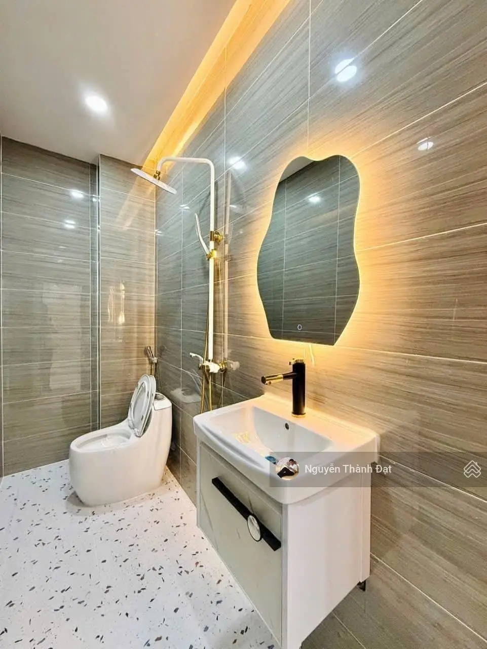 Bán nhà đầu tư ngay chợ Bình Chánh đang cho thuê 9tr/tháng sổ hồng riêng mặt tiền đường 12m