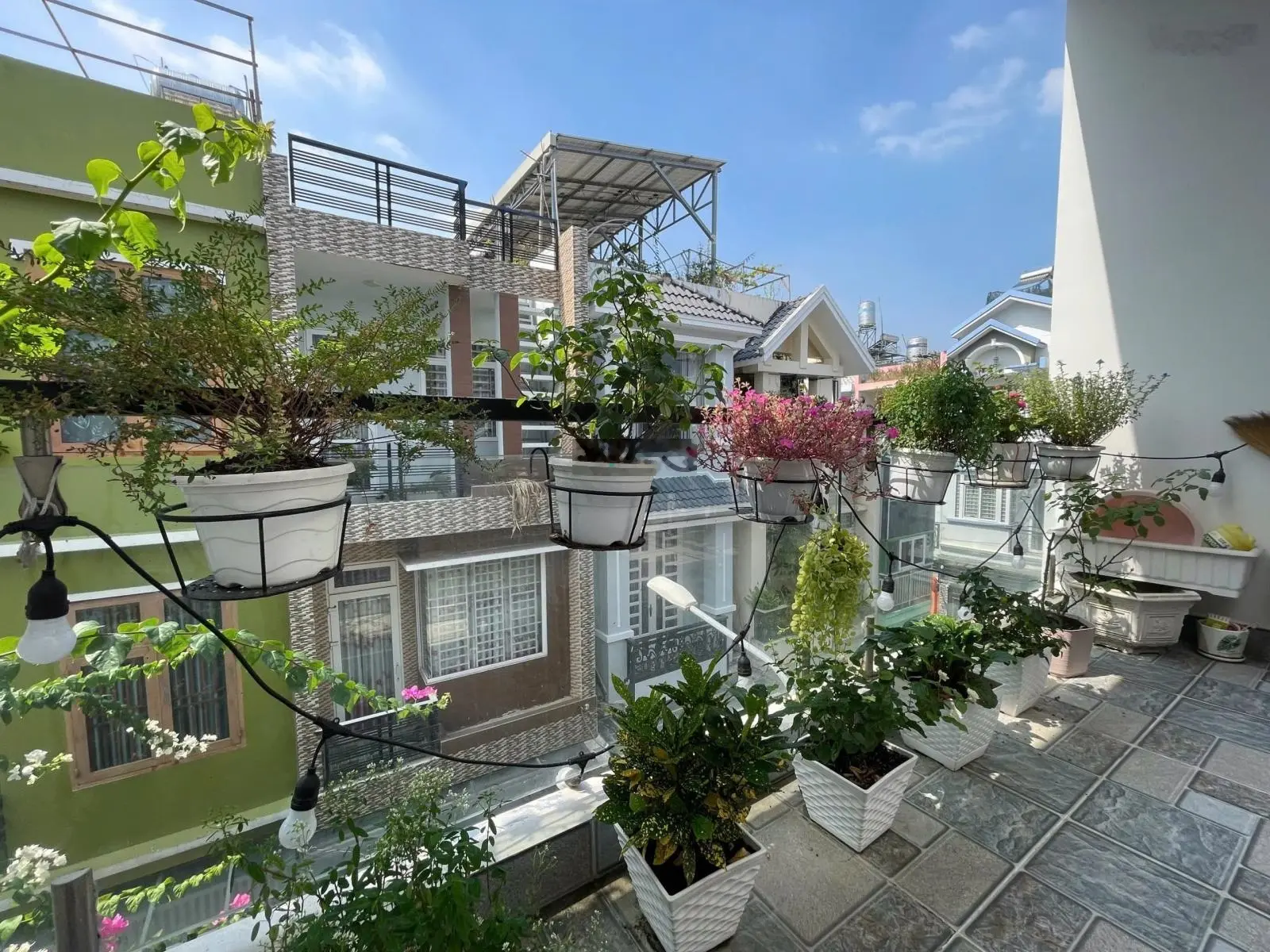 Cần bán gấp nhà ngay gần ql 13 và vạn phúc city : 0933352944