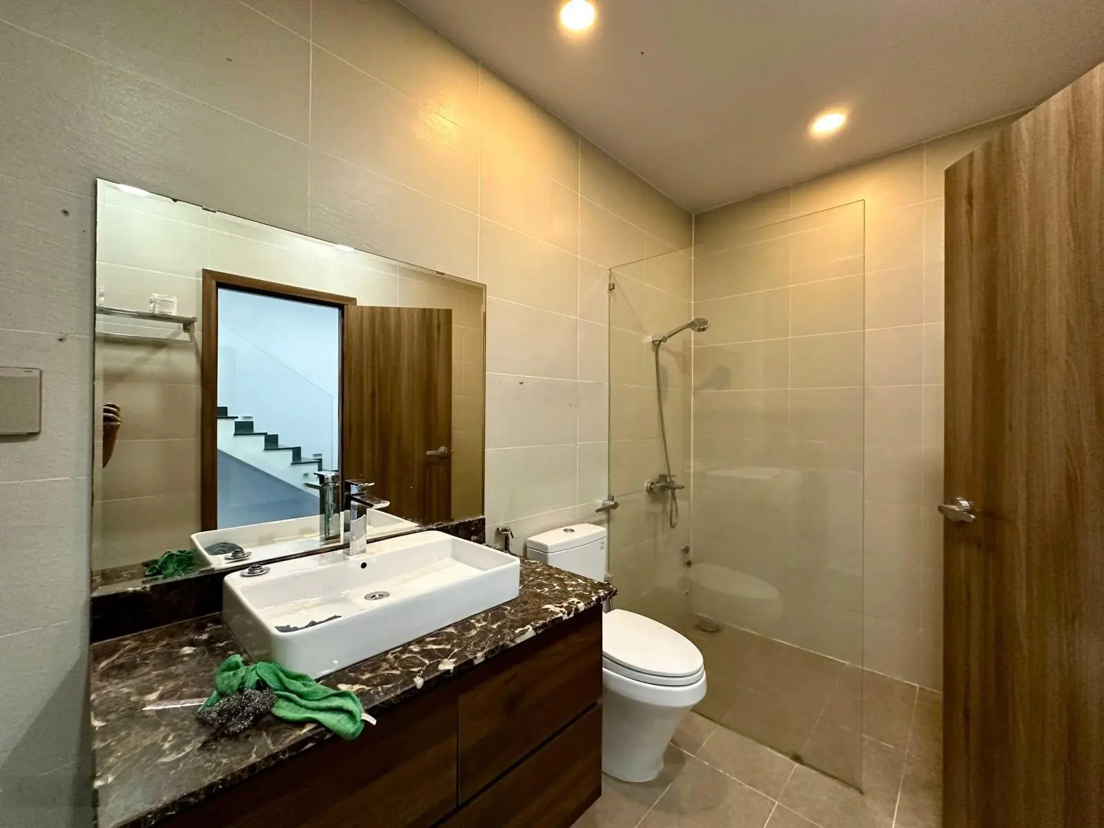 Bán nhanh - Nhà full nội thất cao cấp - 5x20,5m - Hầm 4 tầng - Nhà mới hoàn thiện - Sổ hồng sẵn