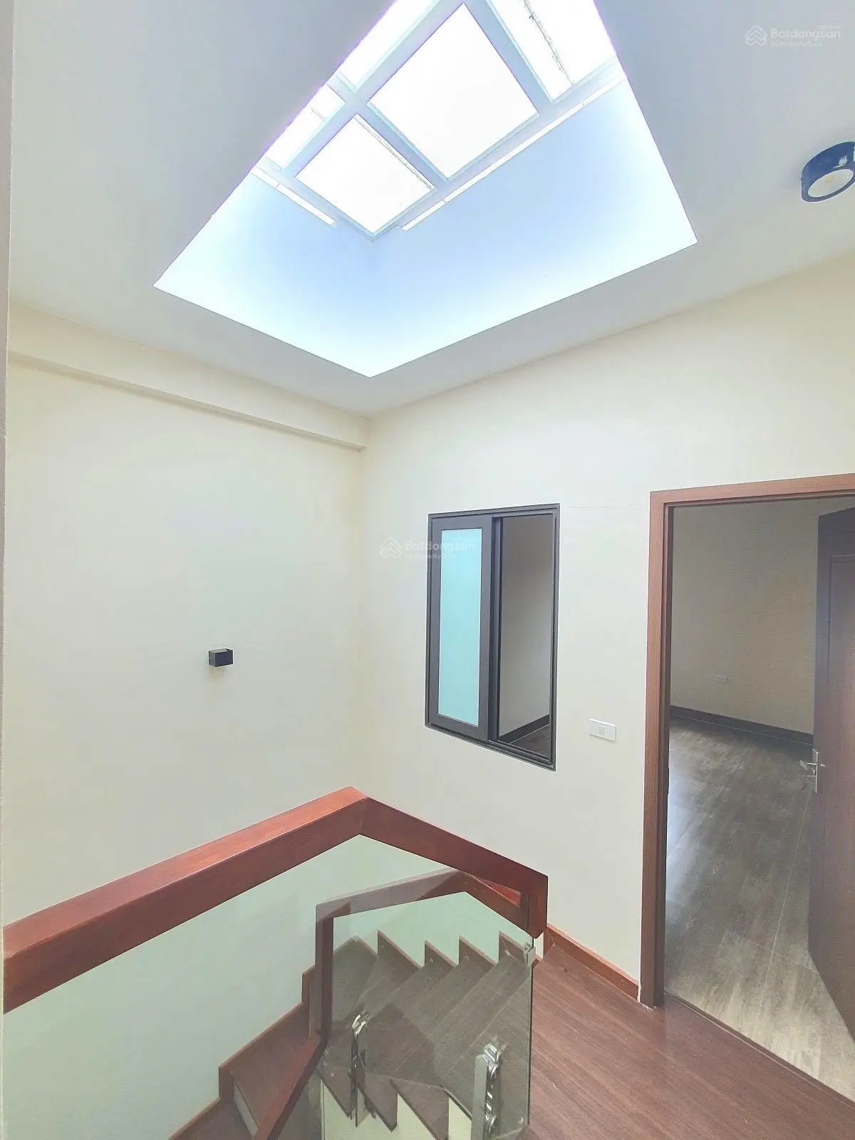 Nhà Gần Hồ Cực Lạ! Bán Nhà Riêng Hồ Đắc Di ngõ to rộng ô tô đỗ sát, sân để xe máy, kinh doanh.
