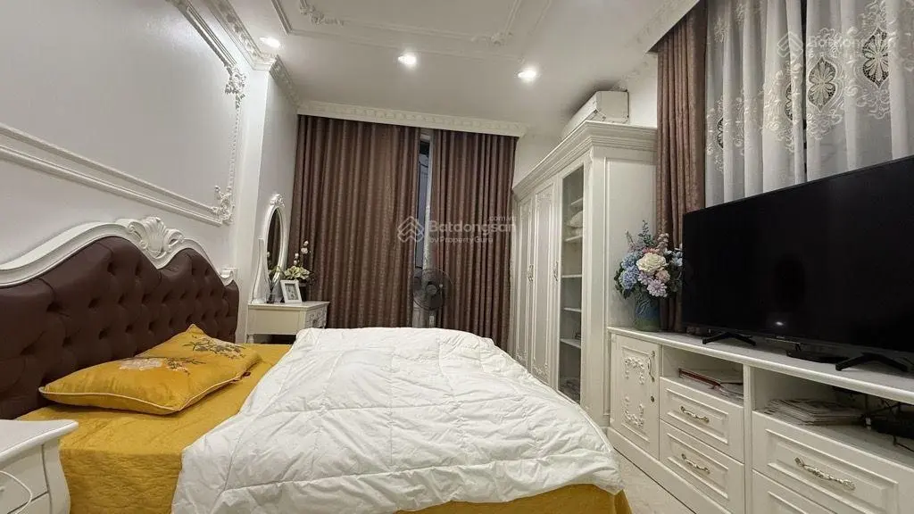 Nhà 7 tầng thang máy 91m2 mặt tiền 8m giá 13 tỷ tặng lại nội thất