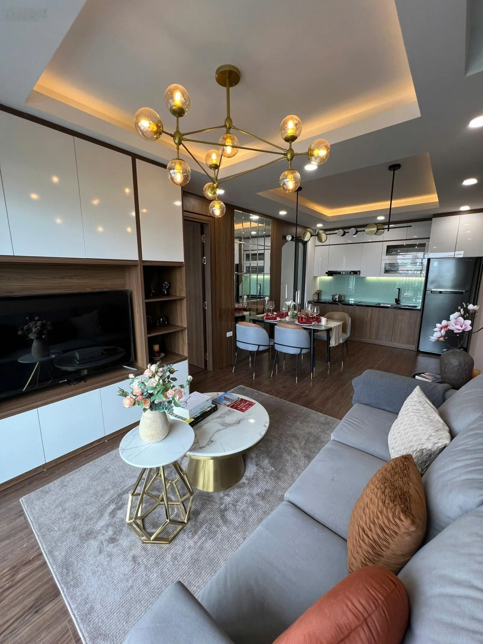 Bán căn hộ 54m2, 2 phòng ngủ, 2 vệ sinh full đồ hơn 1 tỷ xem nhà 0971 219 ***