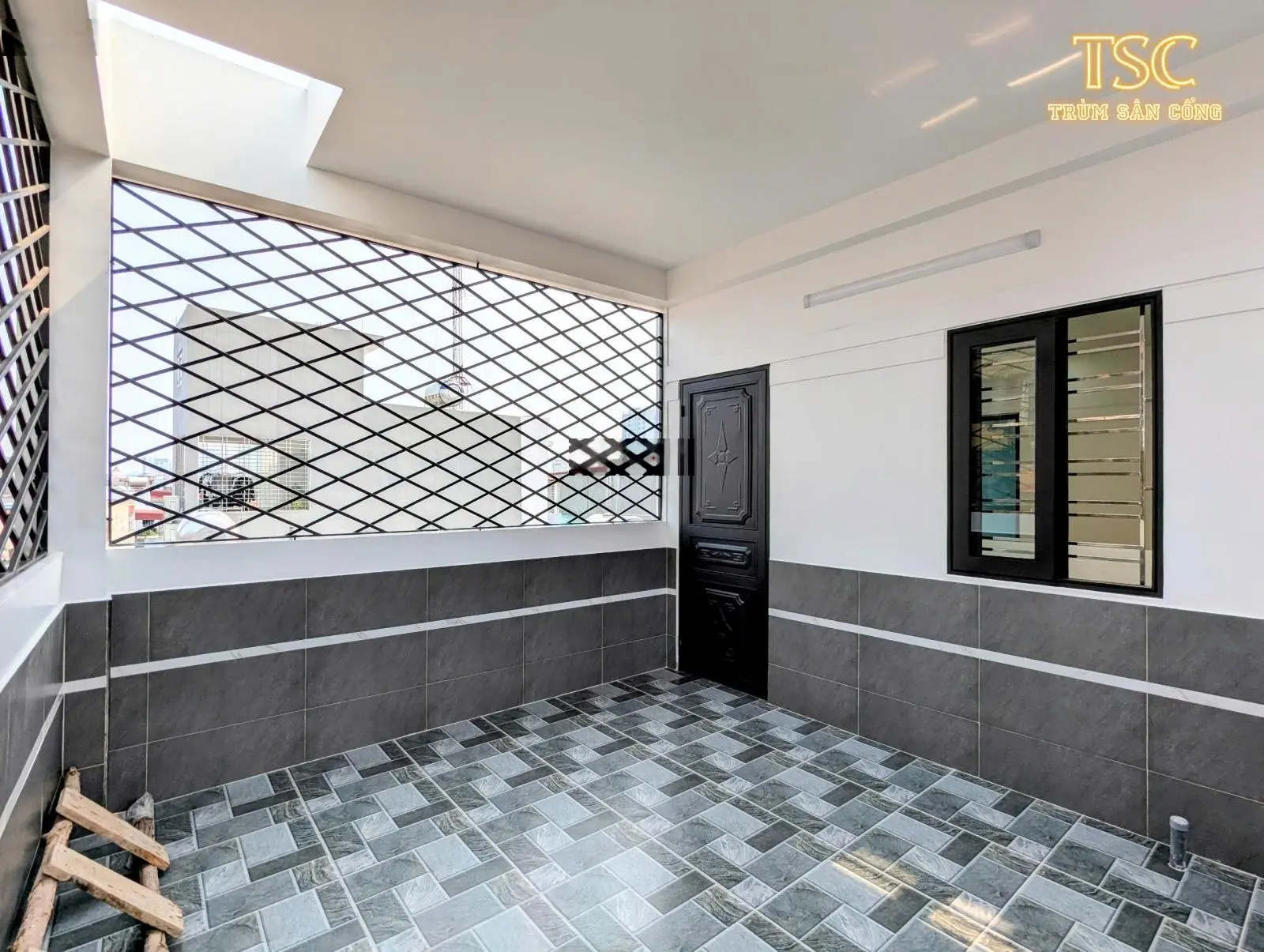 - Nhà xây mới,mặt ngõ, chỉ sau nhà mặt đường tuyến 2 Trần Nguyên Hãn -66m2 x 4 tầng