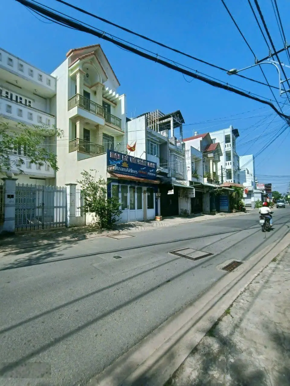 Bán nhà 4 tầng mặt tiền kinh doanh, nhà ngang 5m vuông vức vị trí đẹp ngay trung tâm TP. Thủ Đức