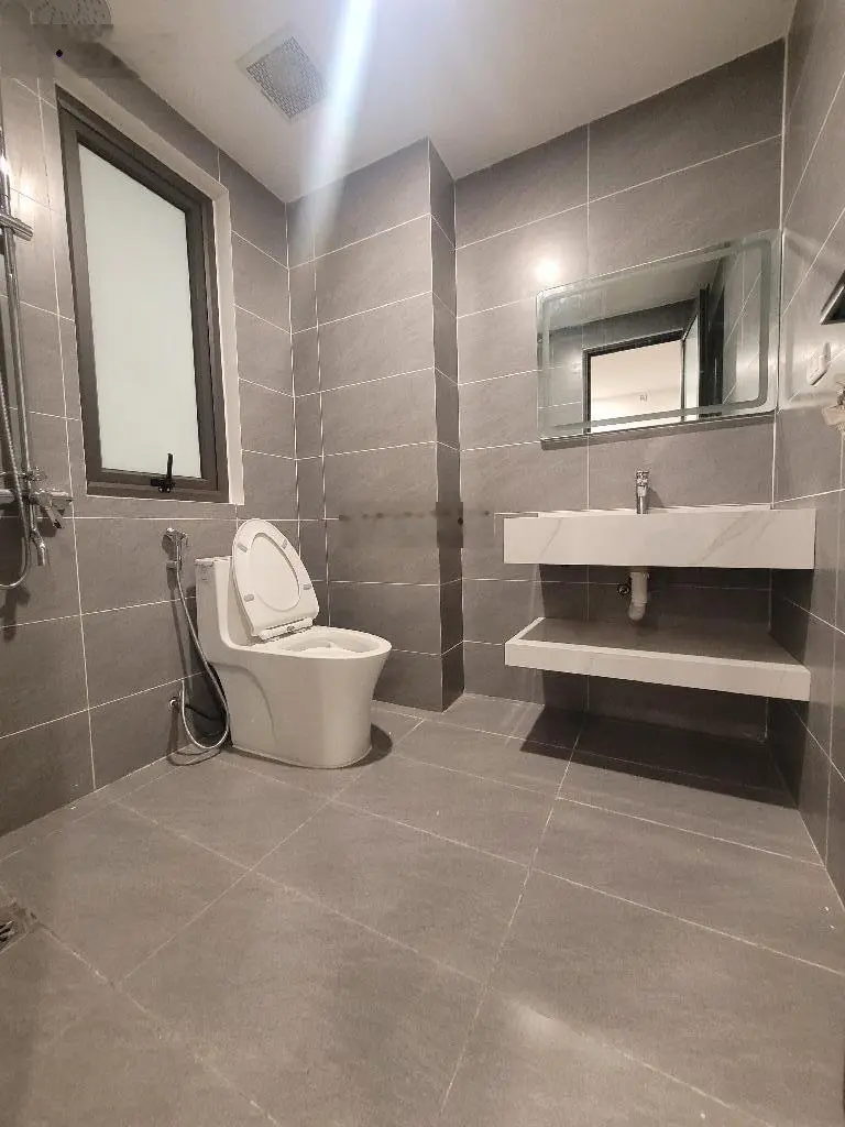 Nhà việt hưng - ngô gia tự - long biên gần 31m x 5 tầng mới koong - chỉ 5,5tỷ oto đỗ cổng lô góc 3