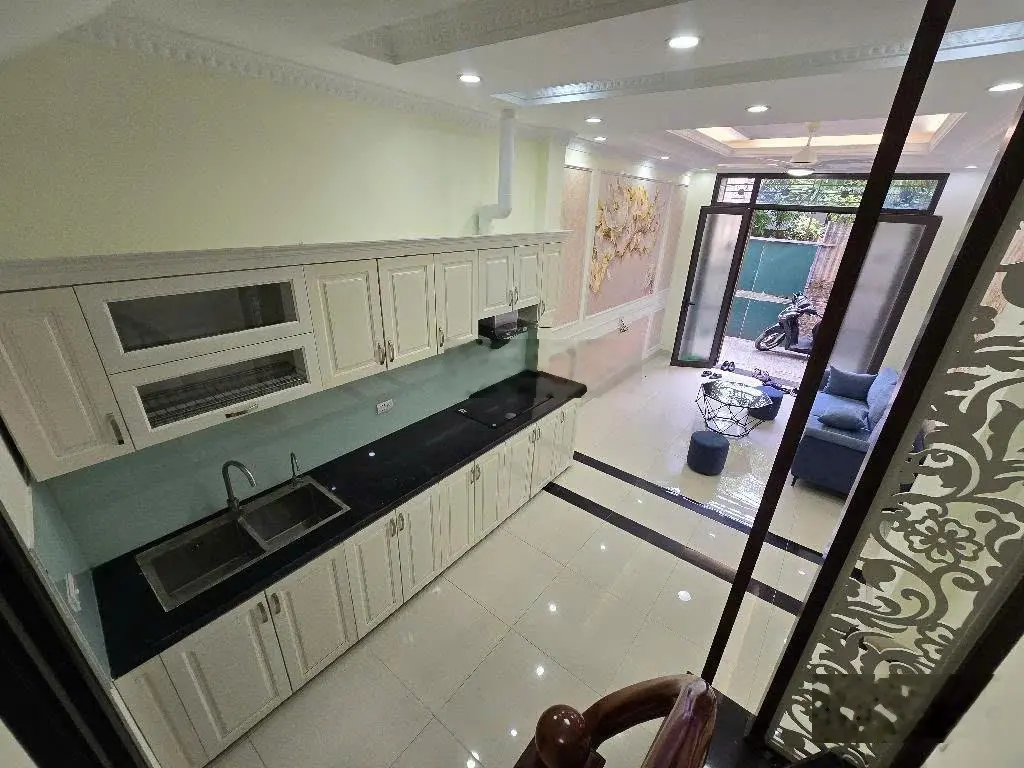 Bán nhà Phố Trạm Long Biên - 35m2x5T MT 3.7m, nhà mới full nội thất, có ô chờ thang máy đẹp