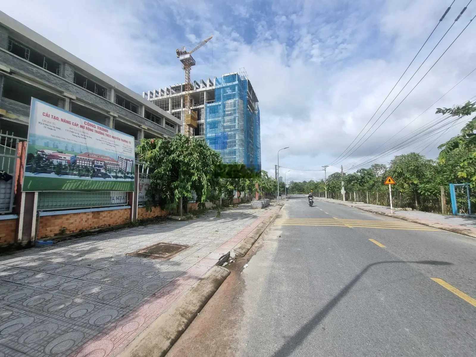 Nhà Mặt Tiền Nhựa gần Lái Thiêu DT 325m2 giá 9ty