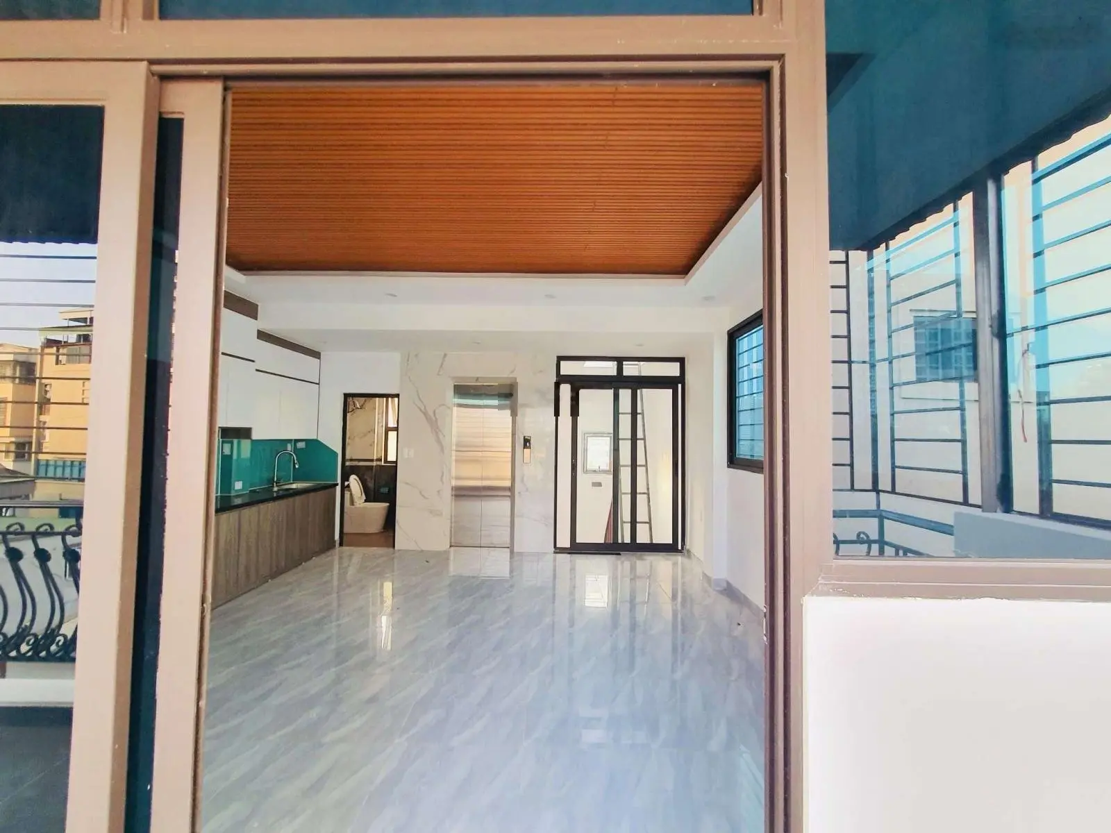 Bán nhà Thang Máy Trung Tâm Thanh Xuân 20M Ra Phố Mặt Ngõ Riêng 40m2 6 Tầng Hai Mặt Thoáng