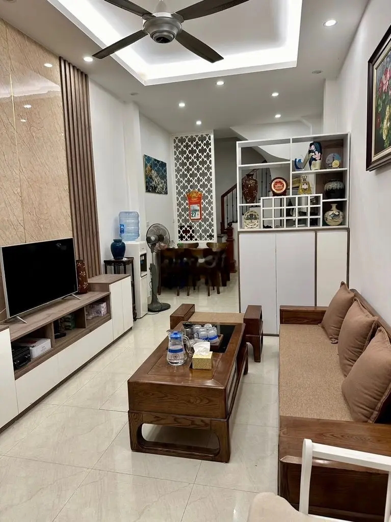 Bán Nhà Đội Cấn 35m2 x 5Tầng 3PN Giá 6,2Tỷ KD Cho Thuê GT Thuận Tiện