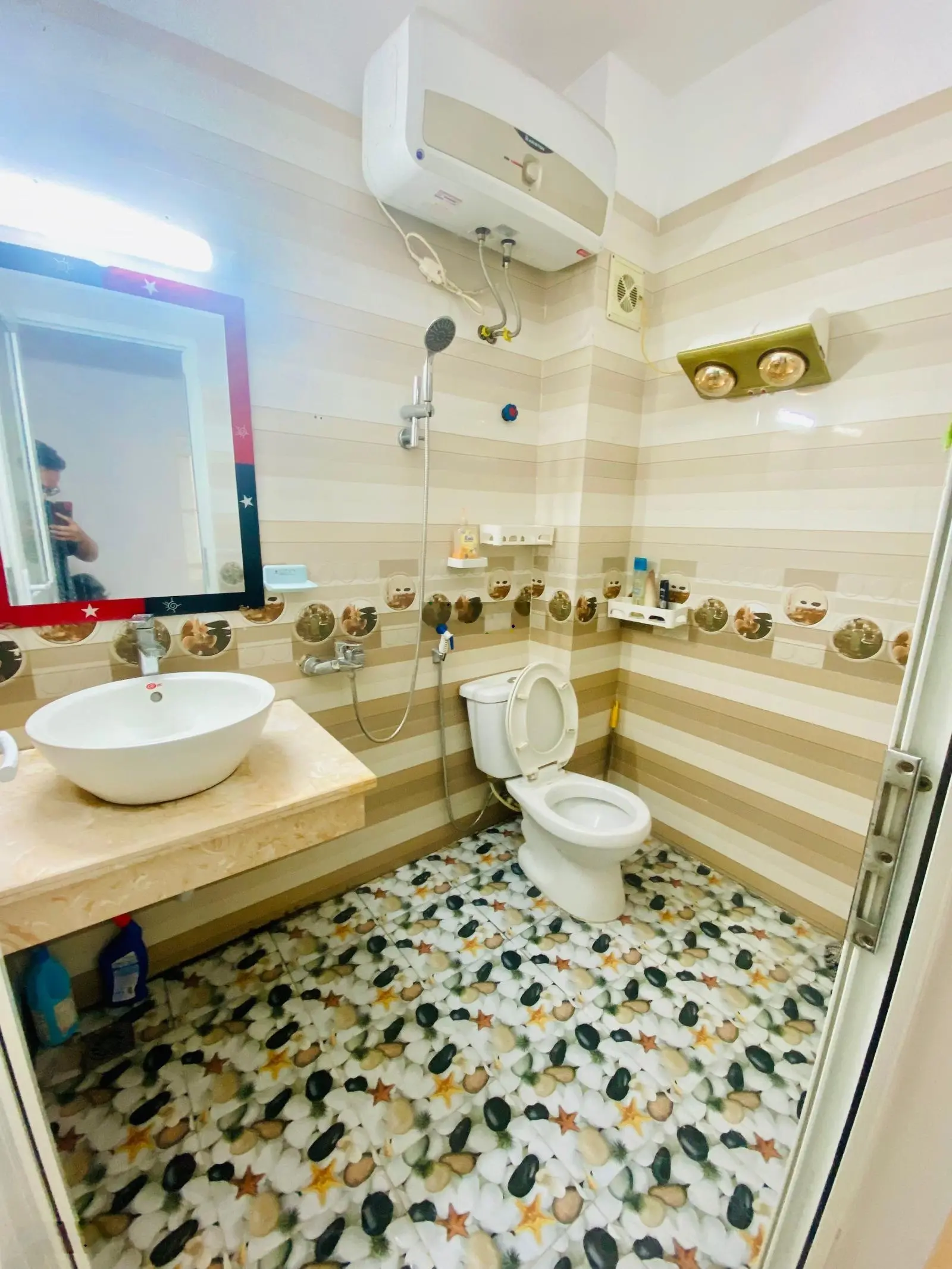 Chỗ người quen có nhờ em bán giúp căn nhà ở Trương Định - 39m2 5tầng 4 ngủ mà chỉ nhỉnh 4 tỷ đồng