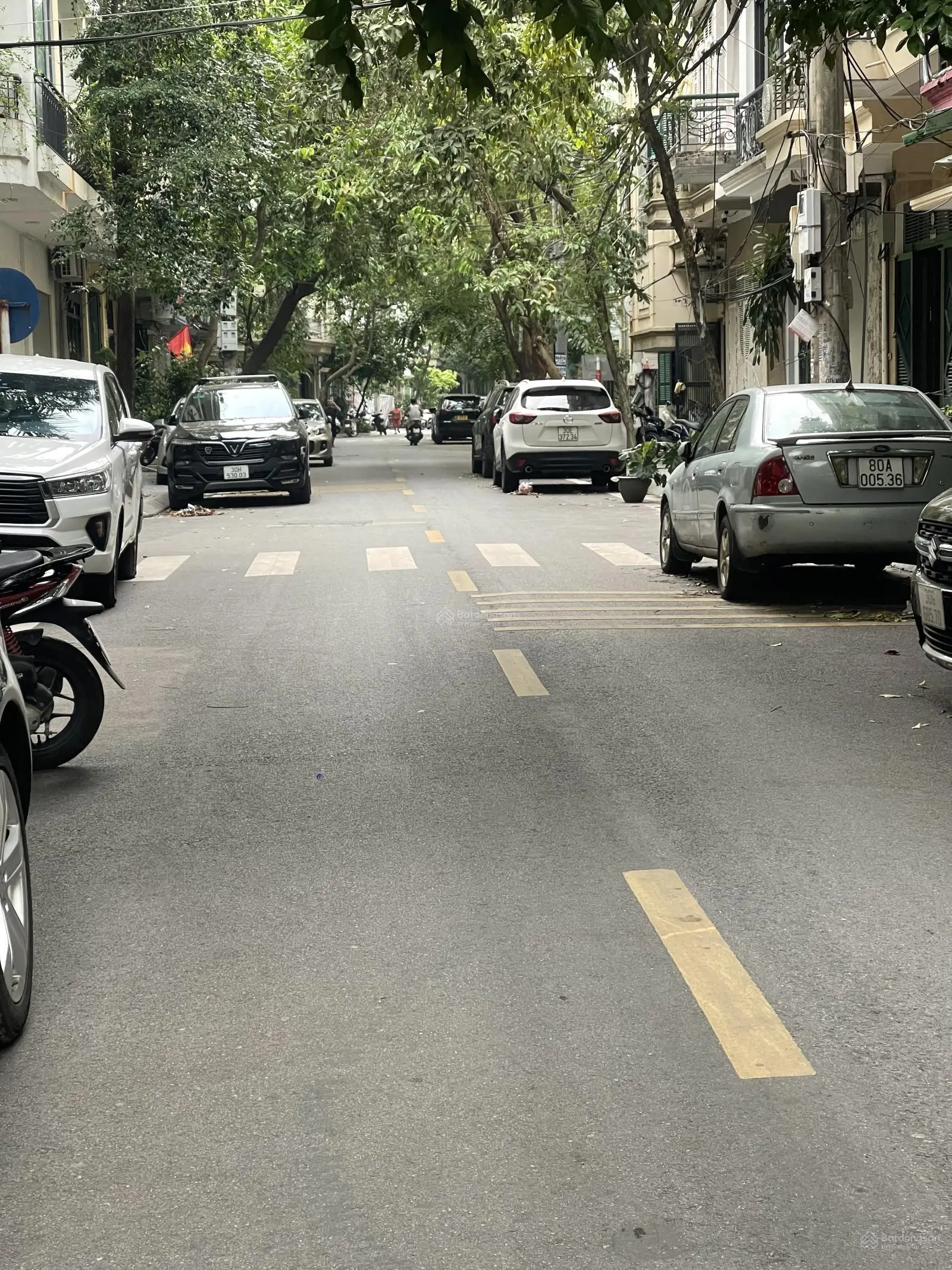 Vị trí đẹp,Phân lô đầm trấu,vỉa hè rộng,2 hàng oto đỗ tránh,vỉa hè rộng,nhà đẹp 5 tầng+50m*15,6tỷ