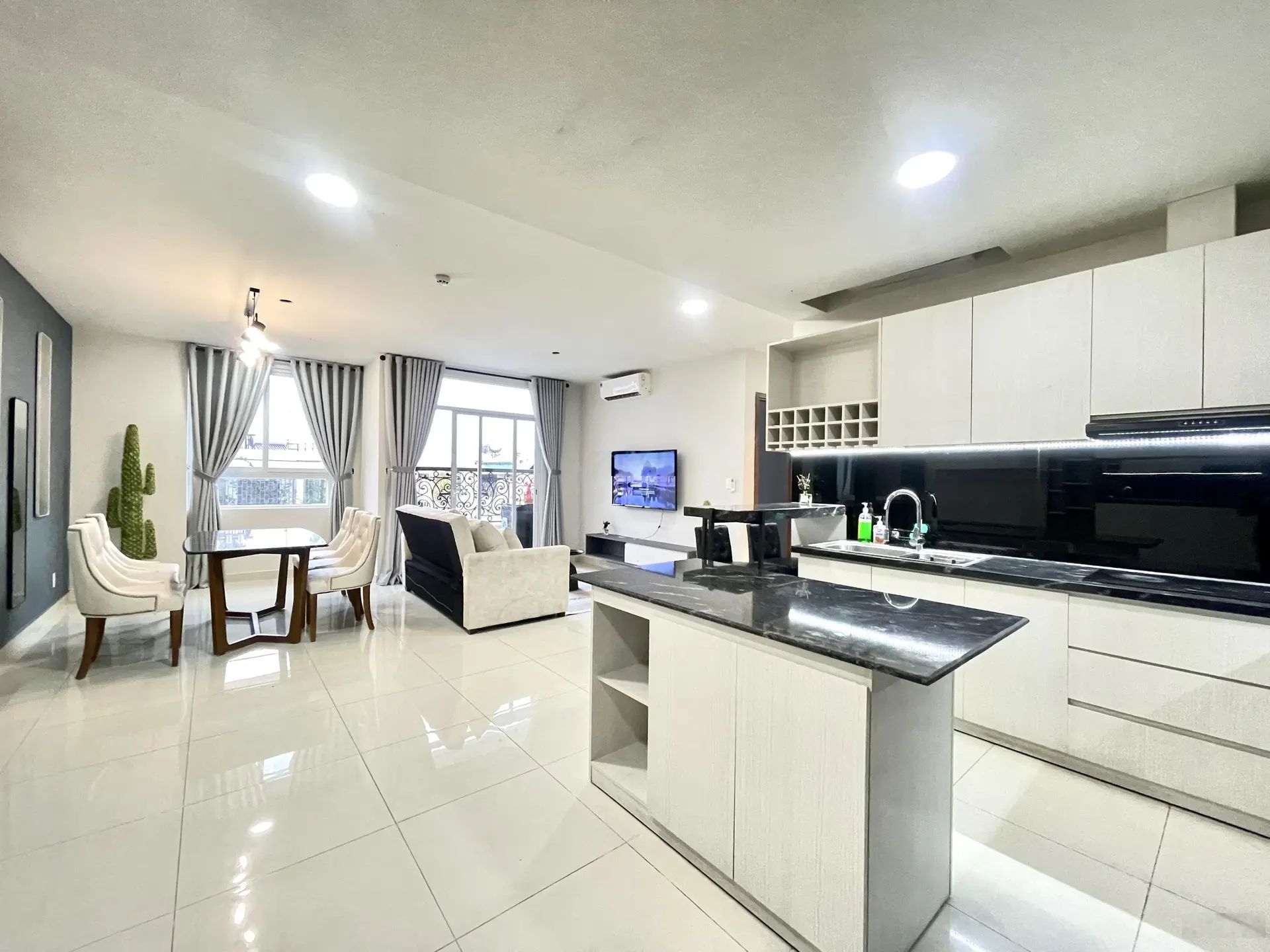Cần bán căn hộ Grand Riverside 3PN giá 5.5 tỷ bao thuế DT: 104m2, đường Bến Vân Đồn, Q4 view Q1