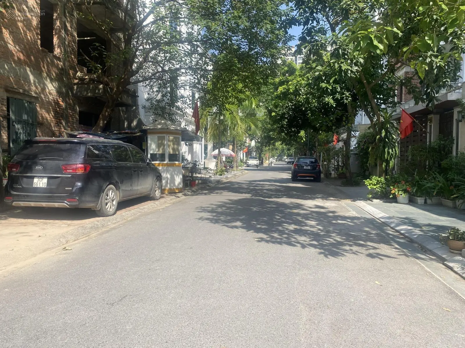 Bán 2 căn BT Việt Hưng, Khu trung tâm rất đáng sống ,không gian vô cùng trong lành thoáng mát.