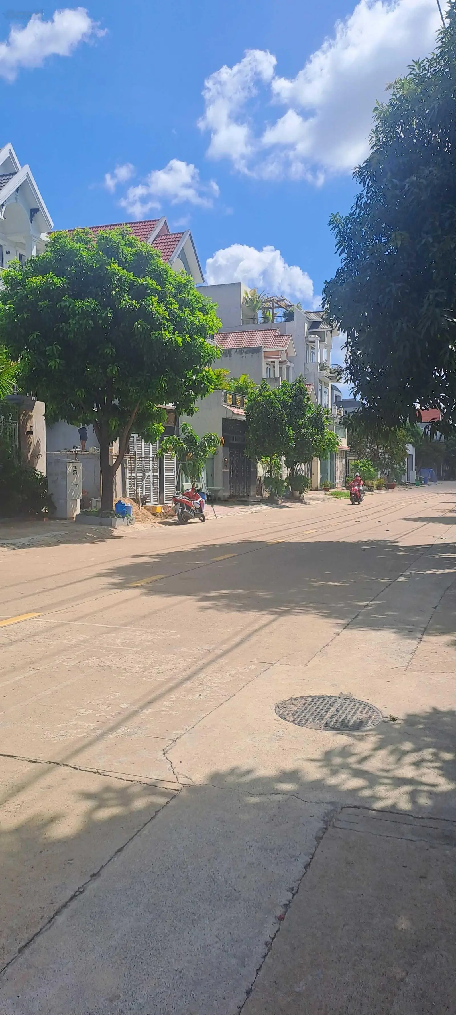 Cần bán gấp 3 lô đất giá cực rẻ trong trung tâm hành chính thành phố Dĩ An, Bình Dương