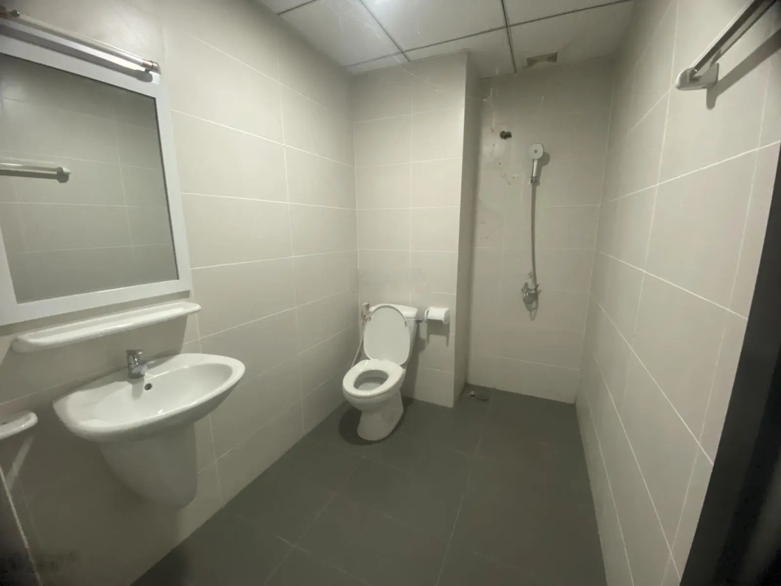 Bán căn 51m2 nhà mới hoàn toàn tầng 10 view đẹp giá full 1,1 tỷ. LH 0906 499 ***
