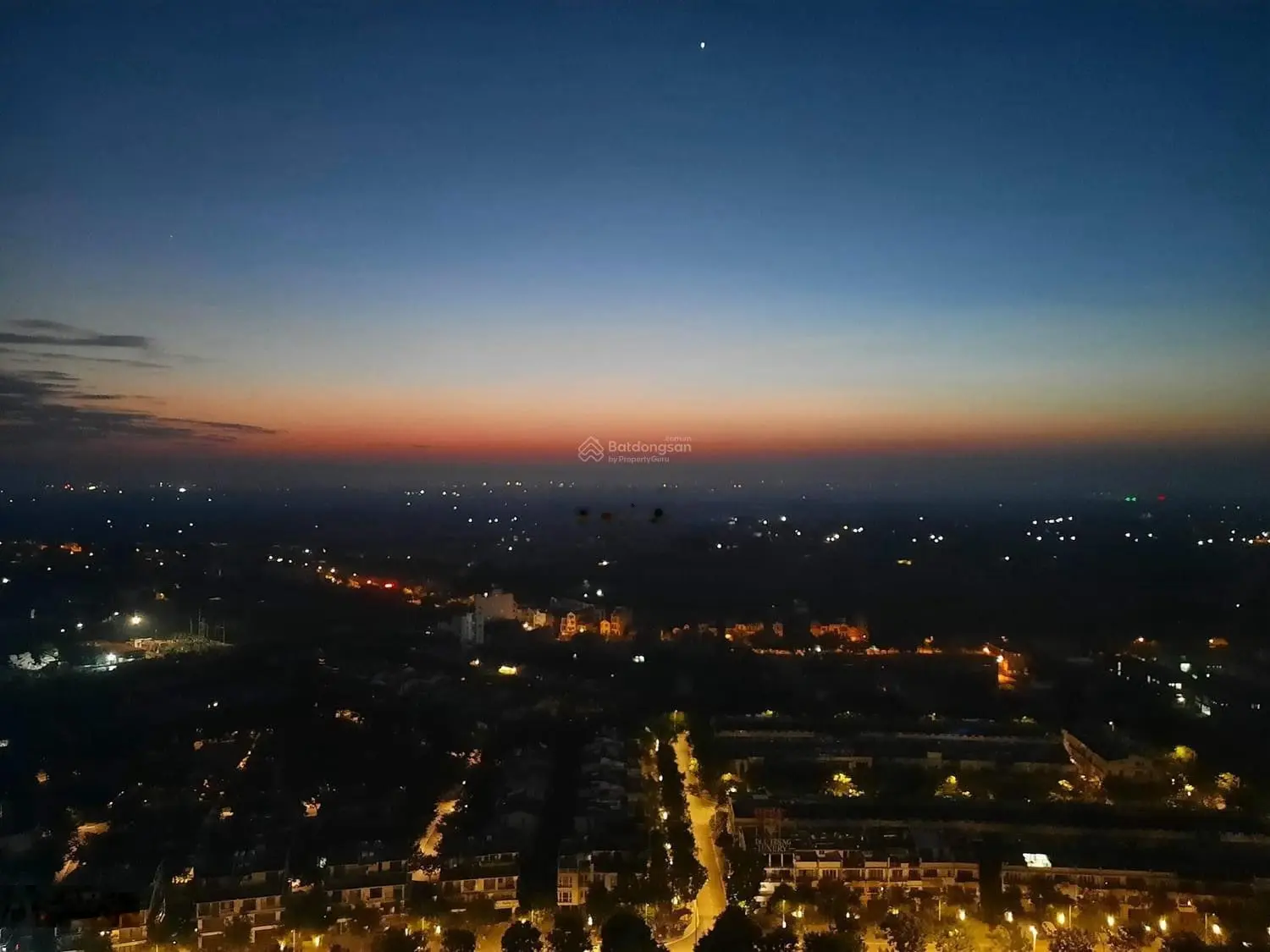Bán CH 2PN ban công đông Nam, view vịnh Aquabay . Giá 2,x bao phí. LH em Hạ 0363 931 ***