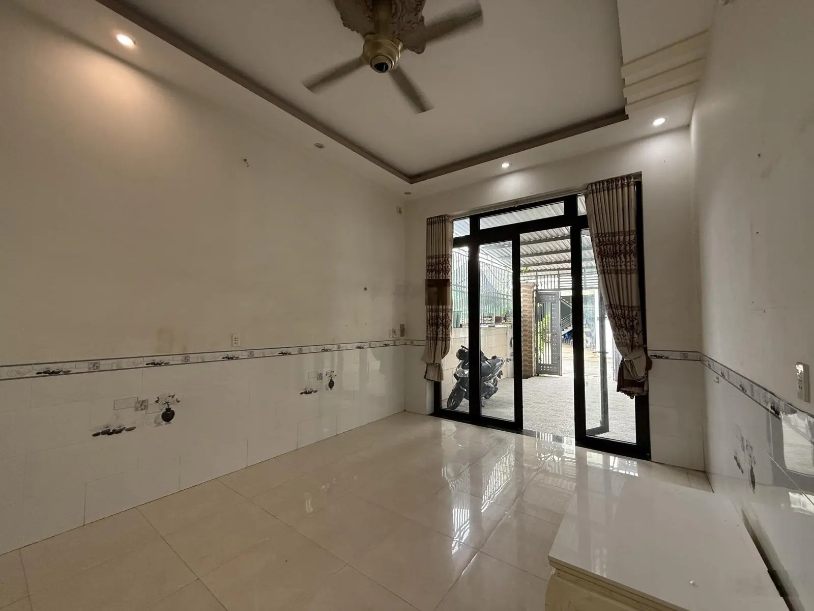 Bán nhà 1T + sân thượng, khu tái định cư ĐHQG TP.HCM, 109.8m2 ngang 4m, sổ hồng chính chủ, giá tốt