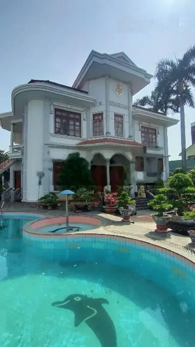 Biệt thự sân vườn, siêu đẹp, nội thất xịn xò, tiện nghi số sách, 983,8m2, chỉ 90 tỷ