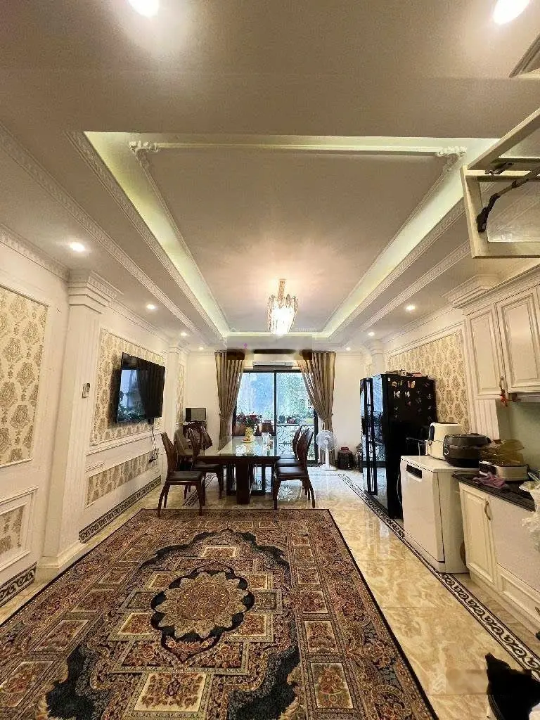 Bán nhà dân xây đường thái hà, đống đa. sổ hoa hậu - 2 view thoáng vĩnh viễn - oto vào nhà, sát phố