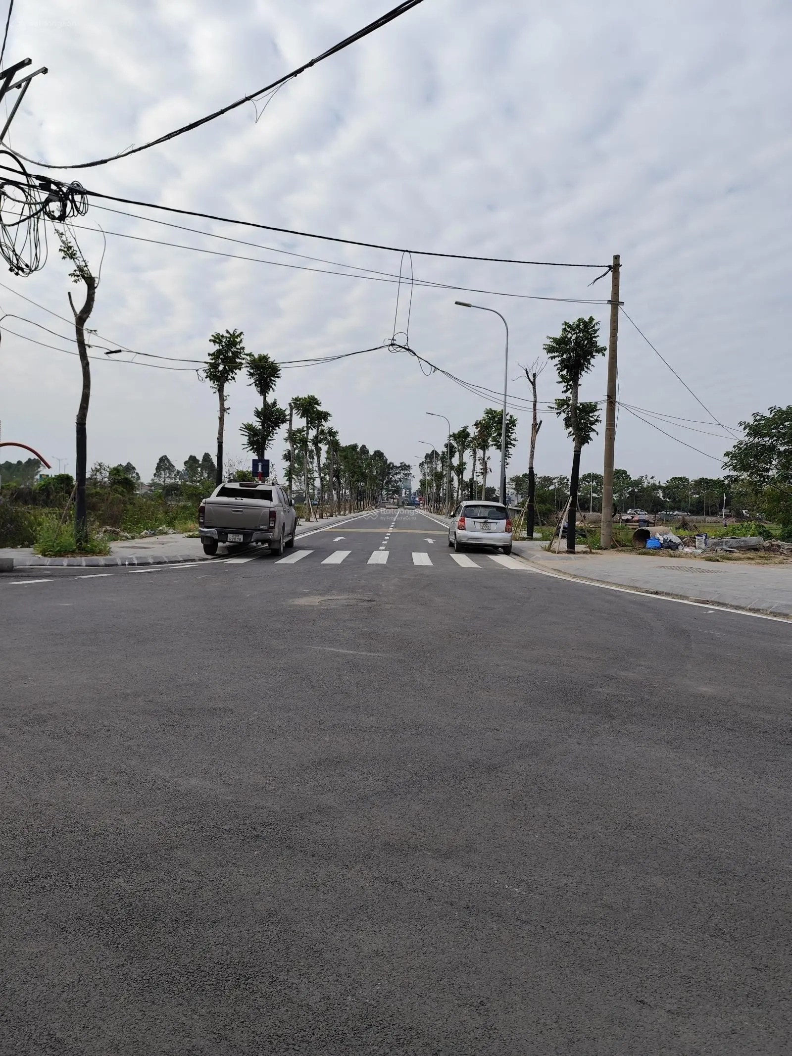Bán đất thạch bàn ôtô lô góc 50m , mt 4,5m , giá chào 6,2 tỷ còn thương lượng .