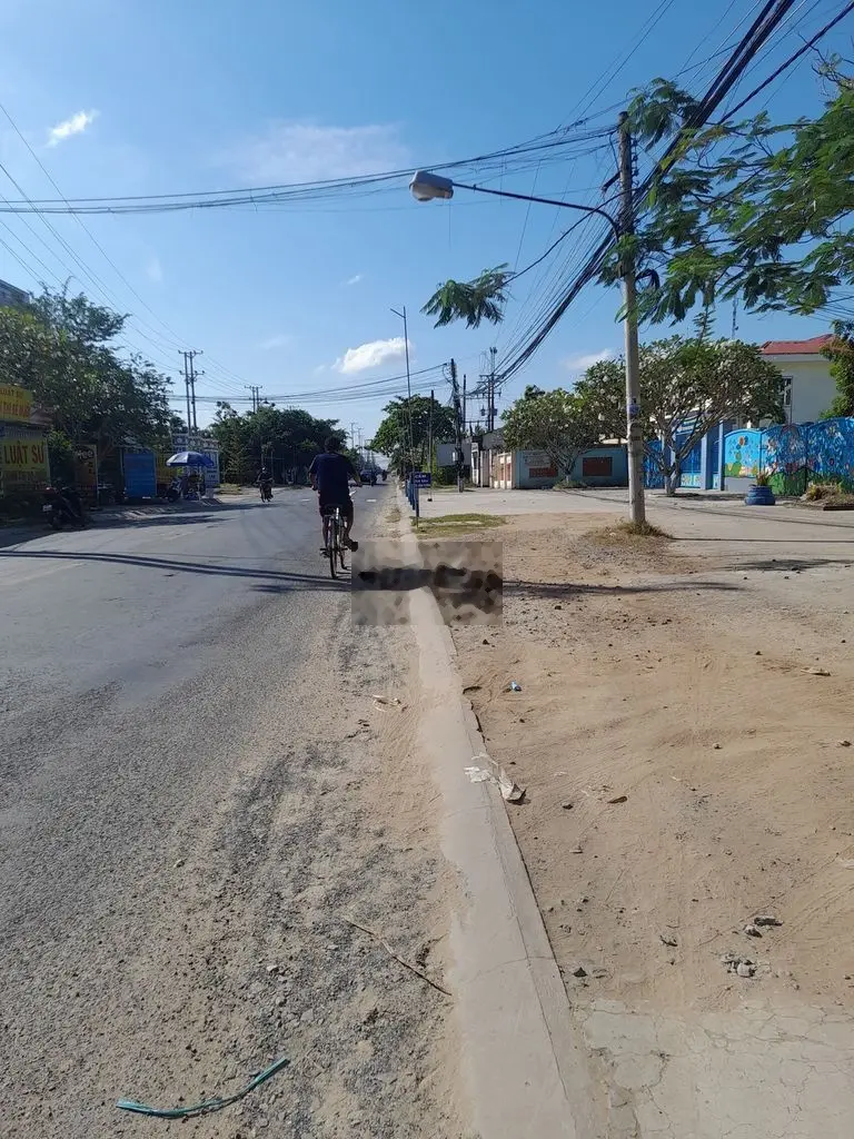 BÁN ĐẤT MT DT885 GẦN C.A HUYỆN GIỒNG TRÔM