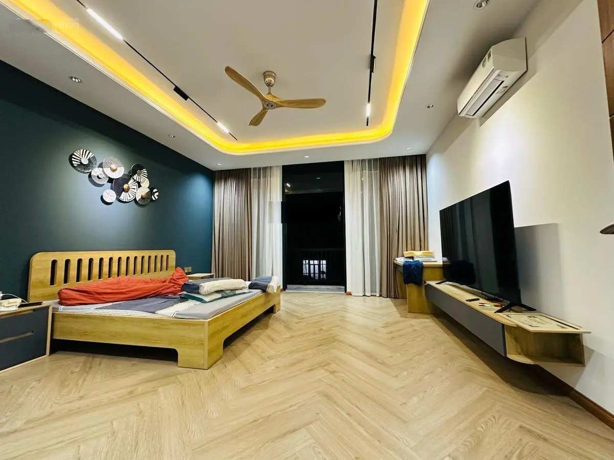 Rẻ quá! Phân lô Hạ Yên Quyết, ô tô tránh, 10m ra phố, kinh doanh, văn phòng, gần vườn hoa, 52m2*6T