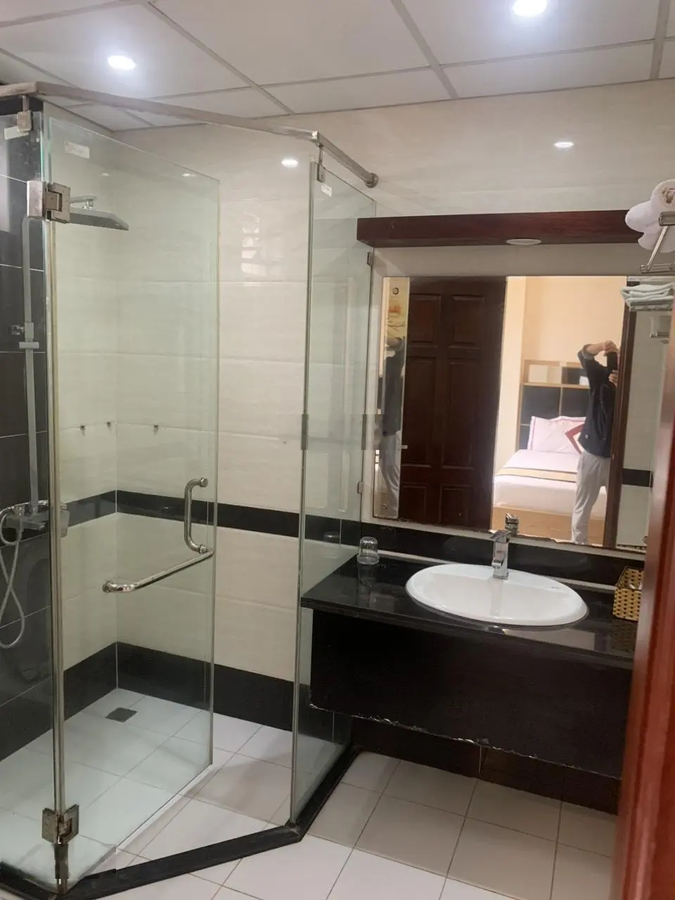 Bán khách sạn 16 Tôn Đức Thắng, P. Đông Thành - TP Ninh Binh - đang vận hành tốt